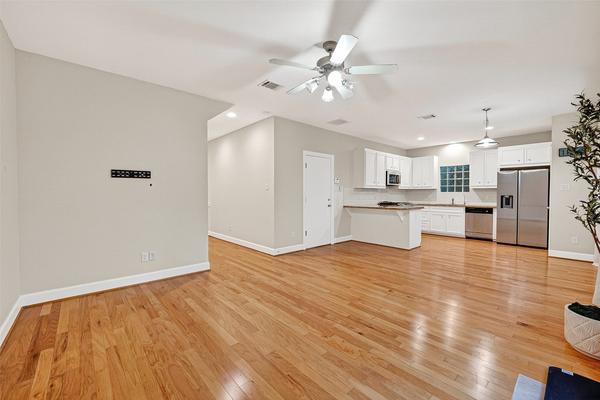 3730 Main Poplar Dr, Houston, TX 77025