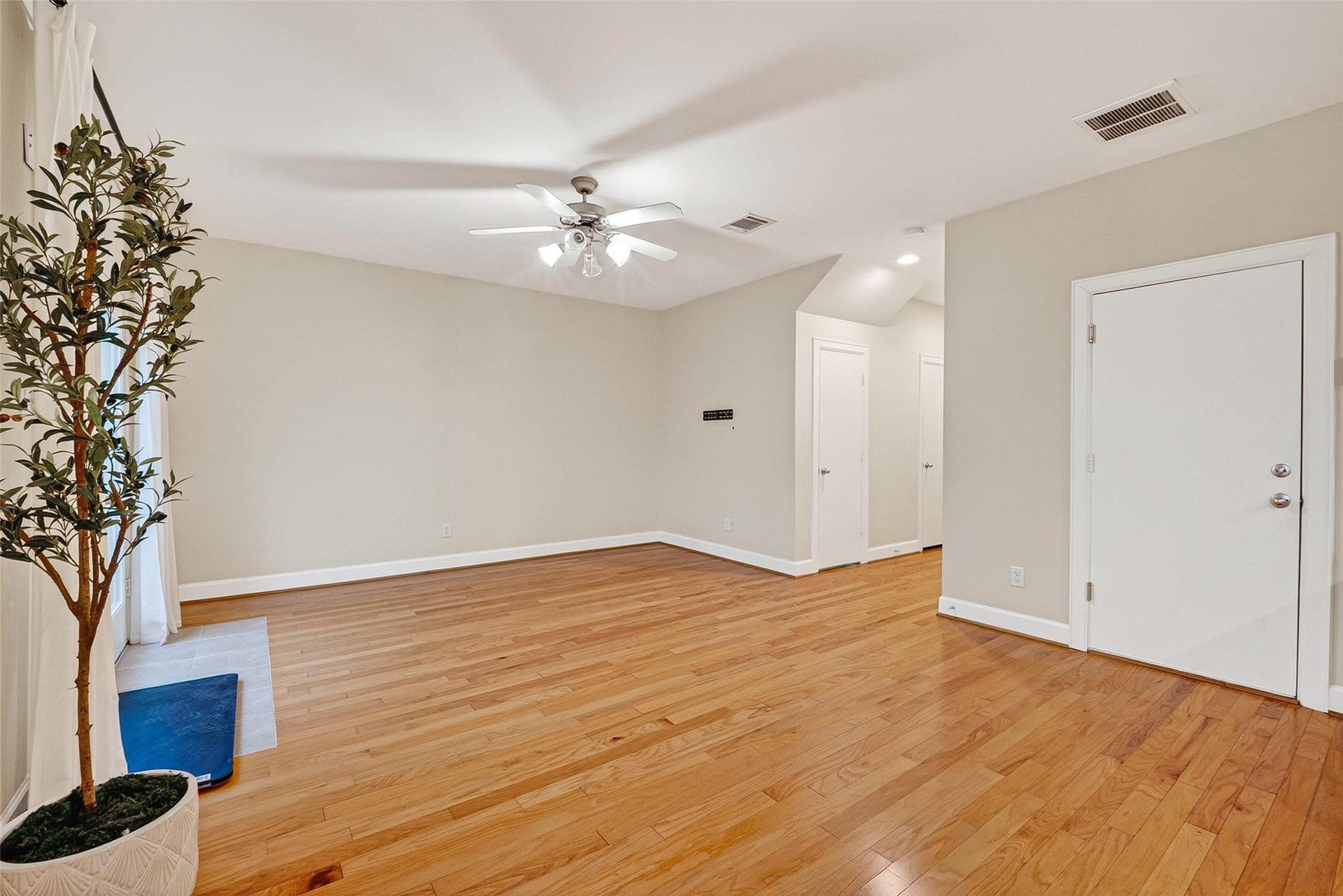 3730 Main Poplar Dr, Houston, TX 77025