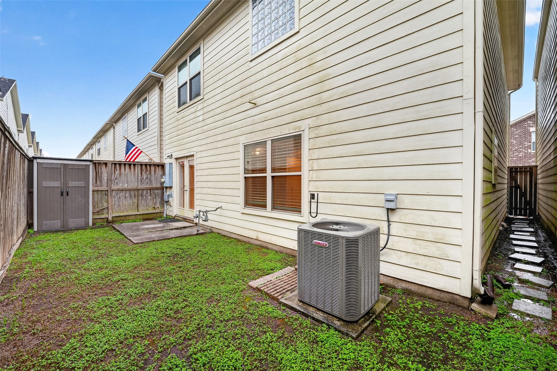 3730 Main Poplar Dr, Houston, TX 77025