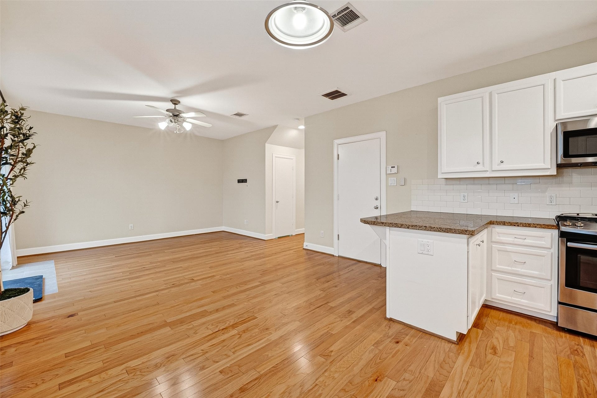 3730 Main Poplar Dr, Houston, TX 77025