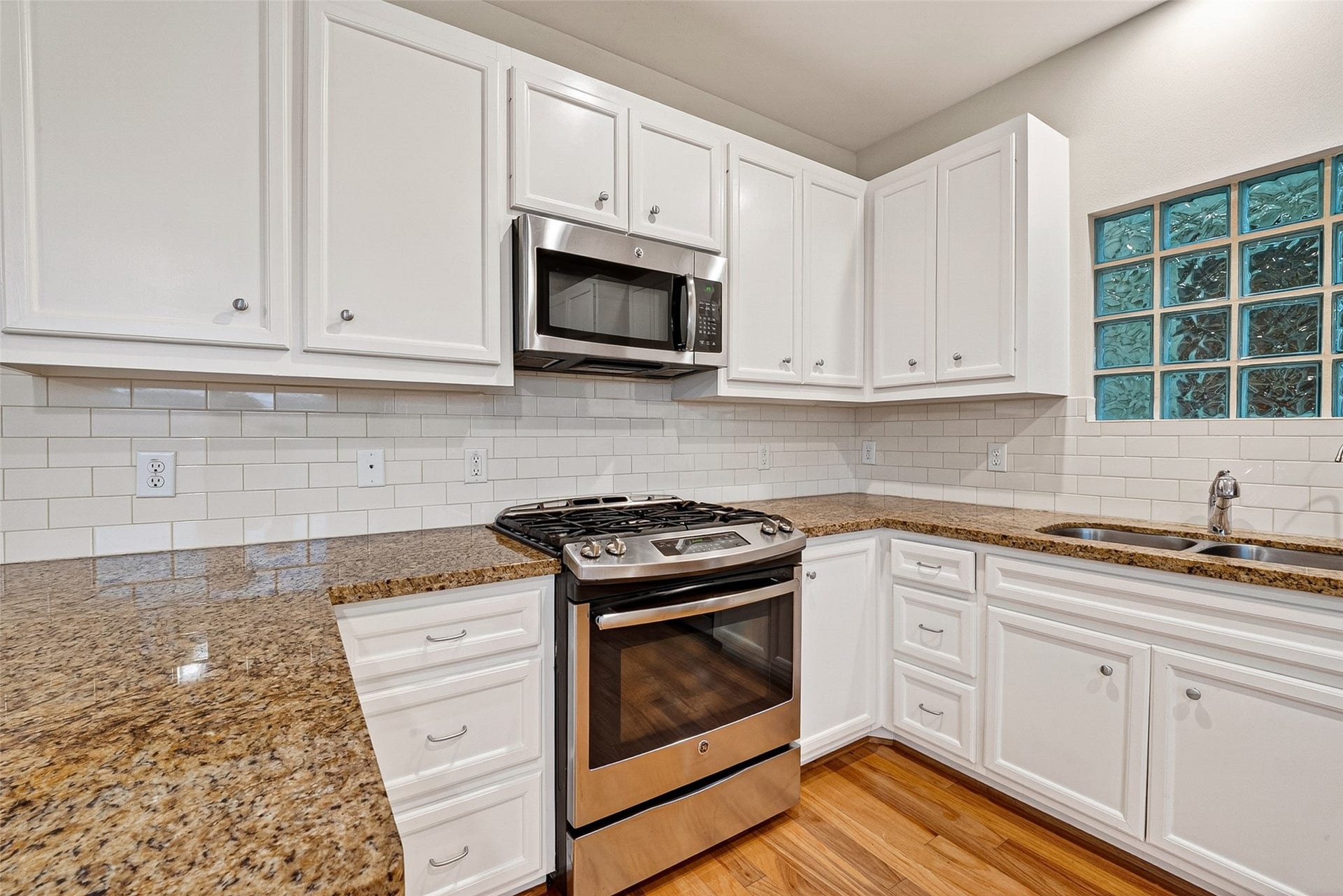 3730 Main Poplar Dr, Houston, TX 77025