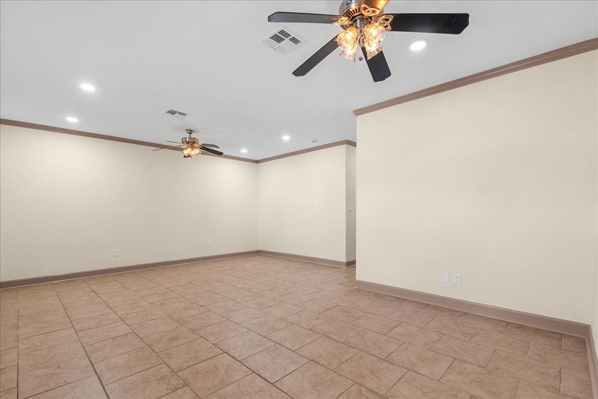 RESIDENT LIVING AREA