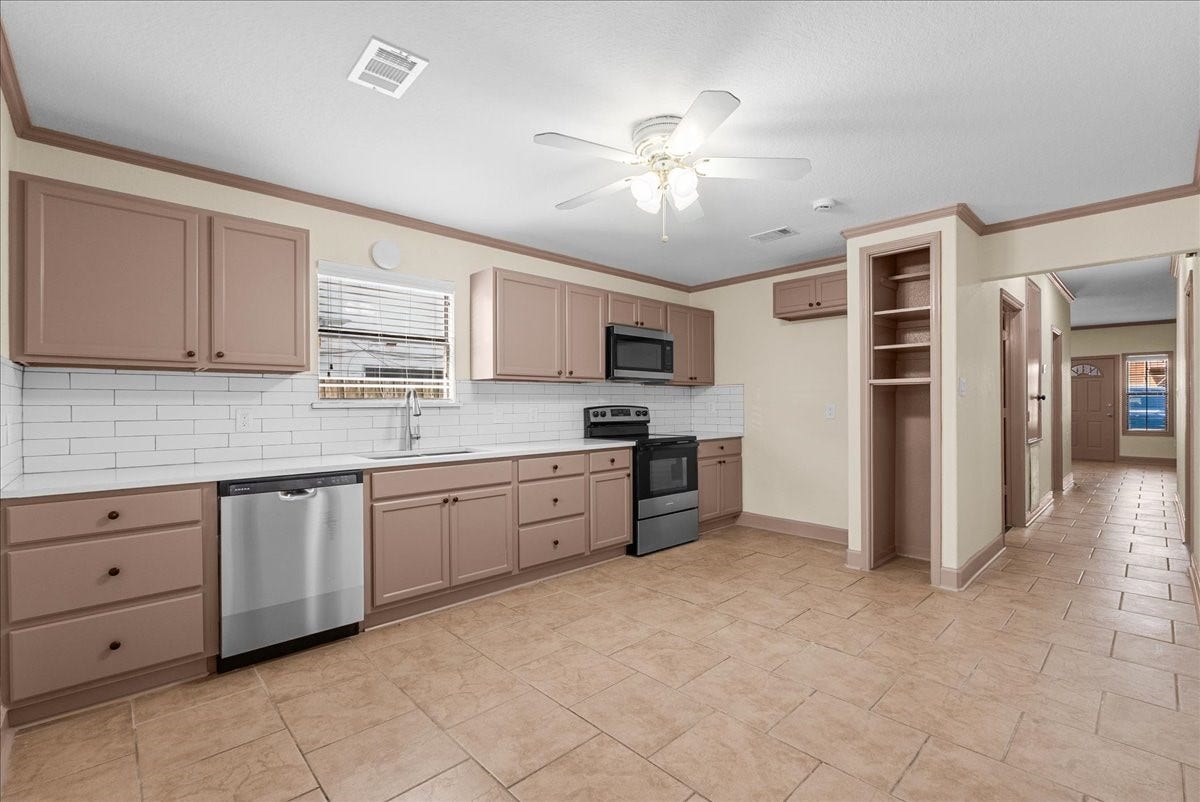 RESIDENT LIVING AREA
