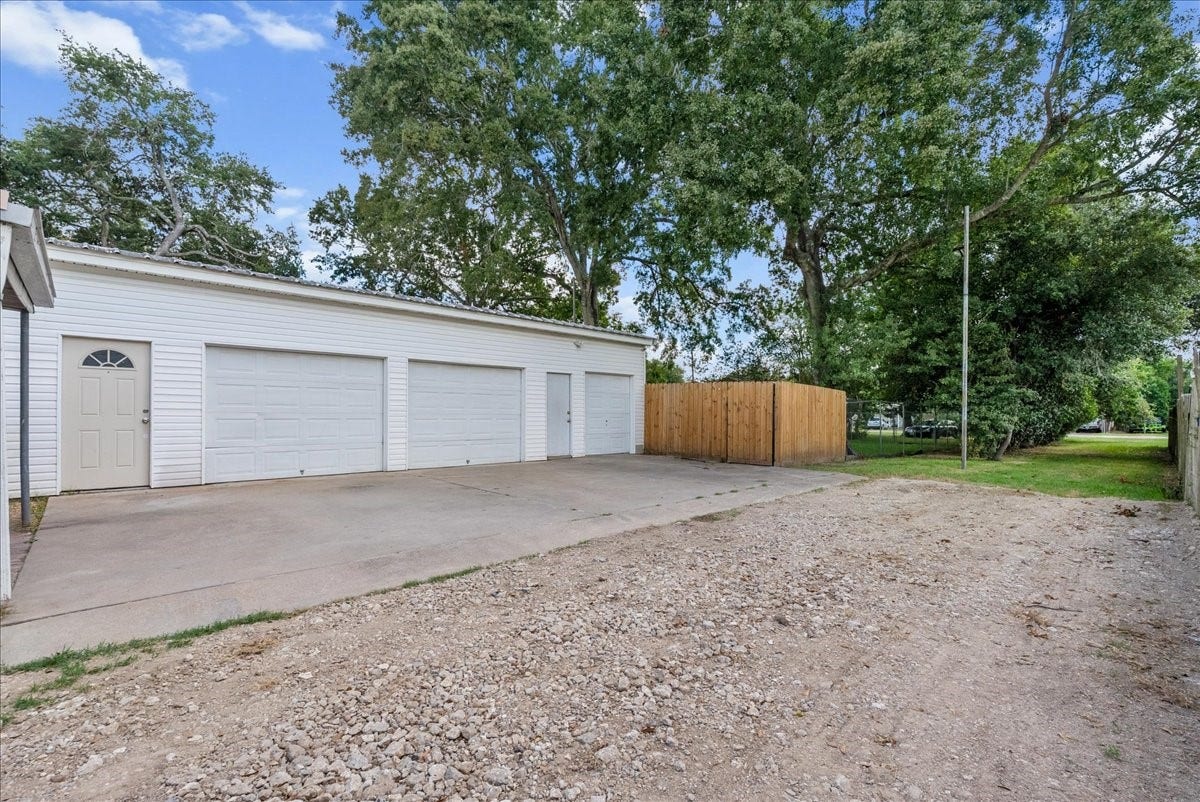 BACKYARD TO THE RESIDENCE