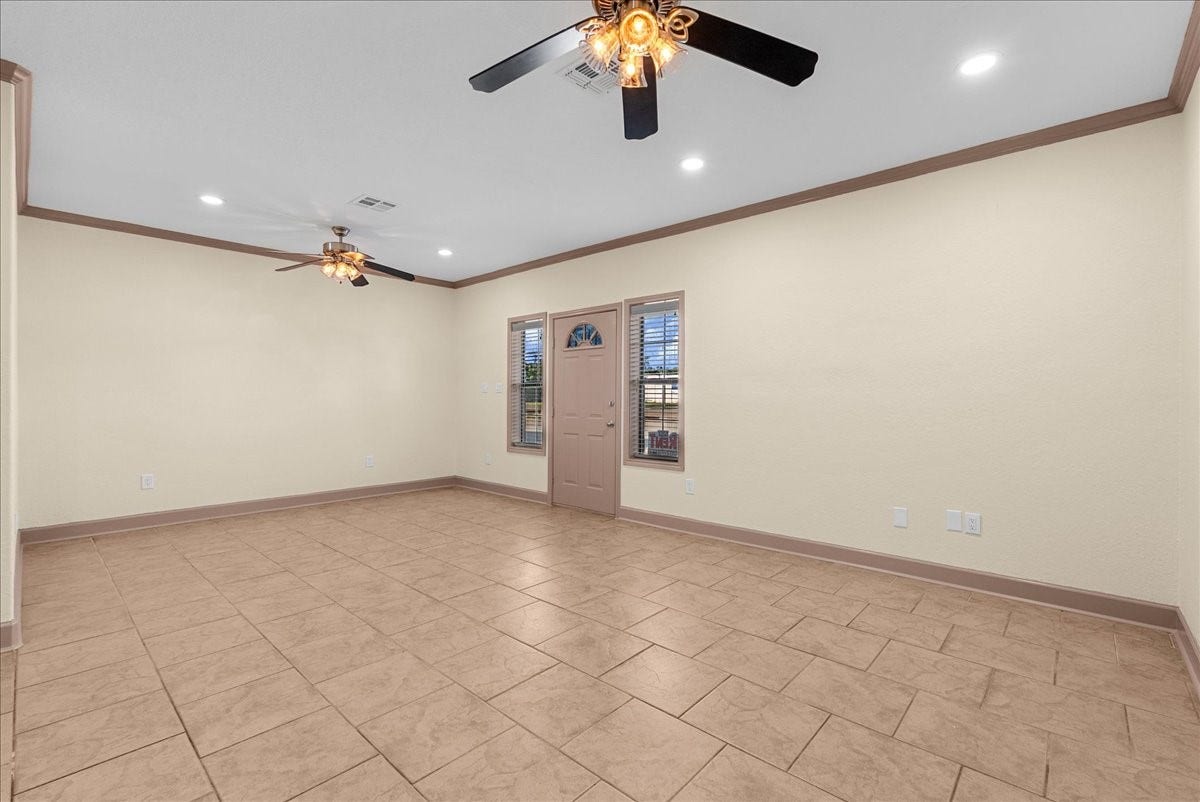 RESIDENT LIVING AREA