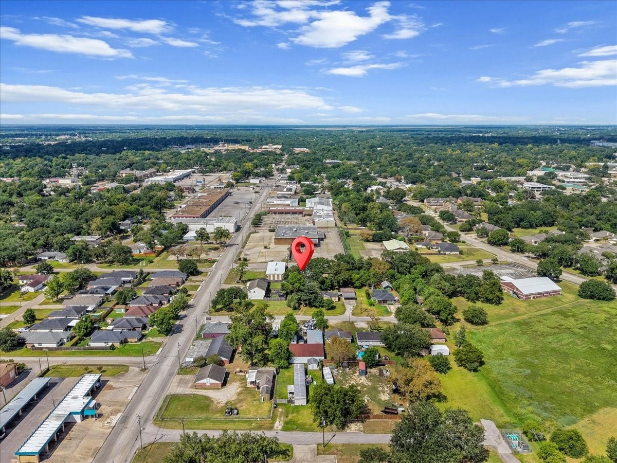 619 Dula Street, Alvin, TX 77511