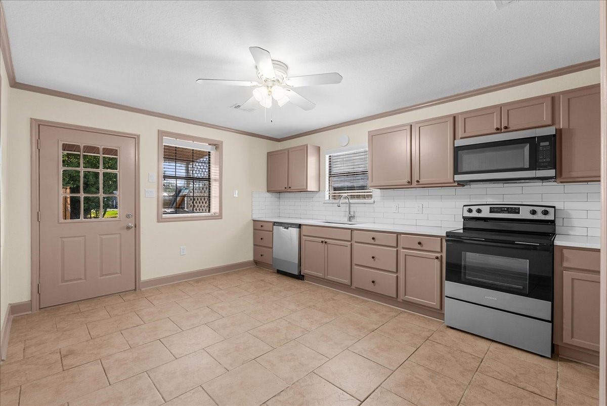 RESIDENT LIVING AREA