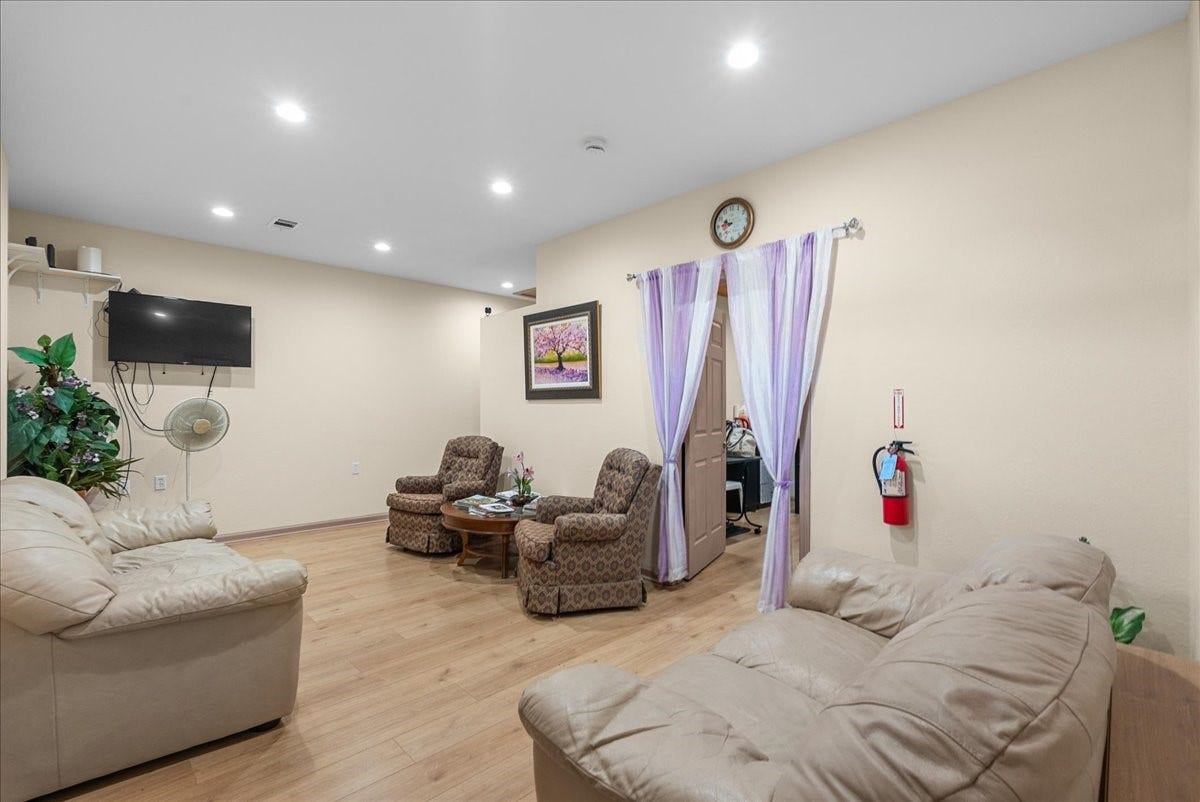 LIVING AREA TO COMMERCIAL UNIT
