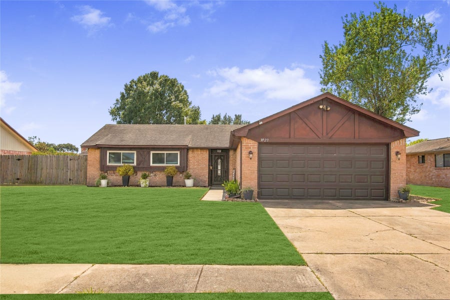 Property photo for 7823 Chasecreek Drive, Houston, TX