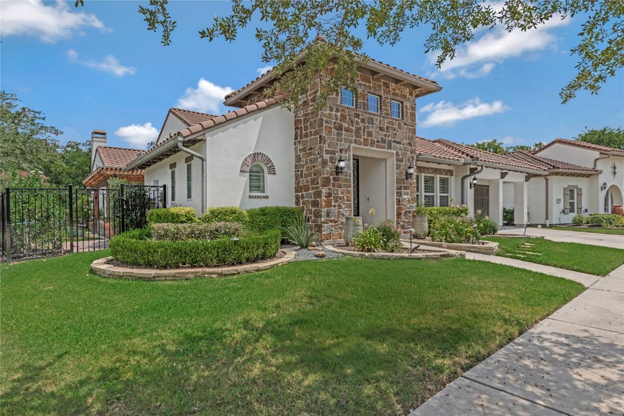 Property photo for 3850 Sundance Hill Lane, Sugar Land, TX