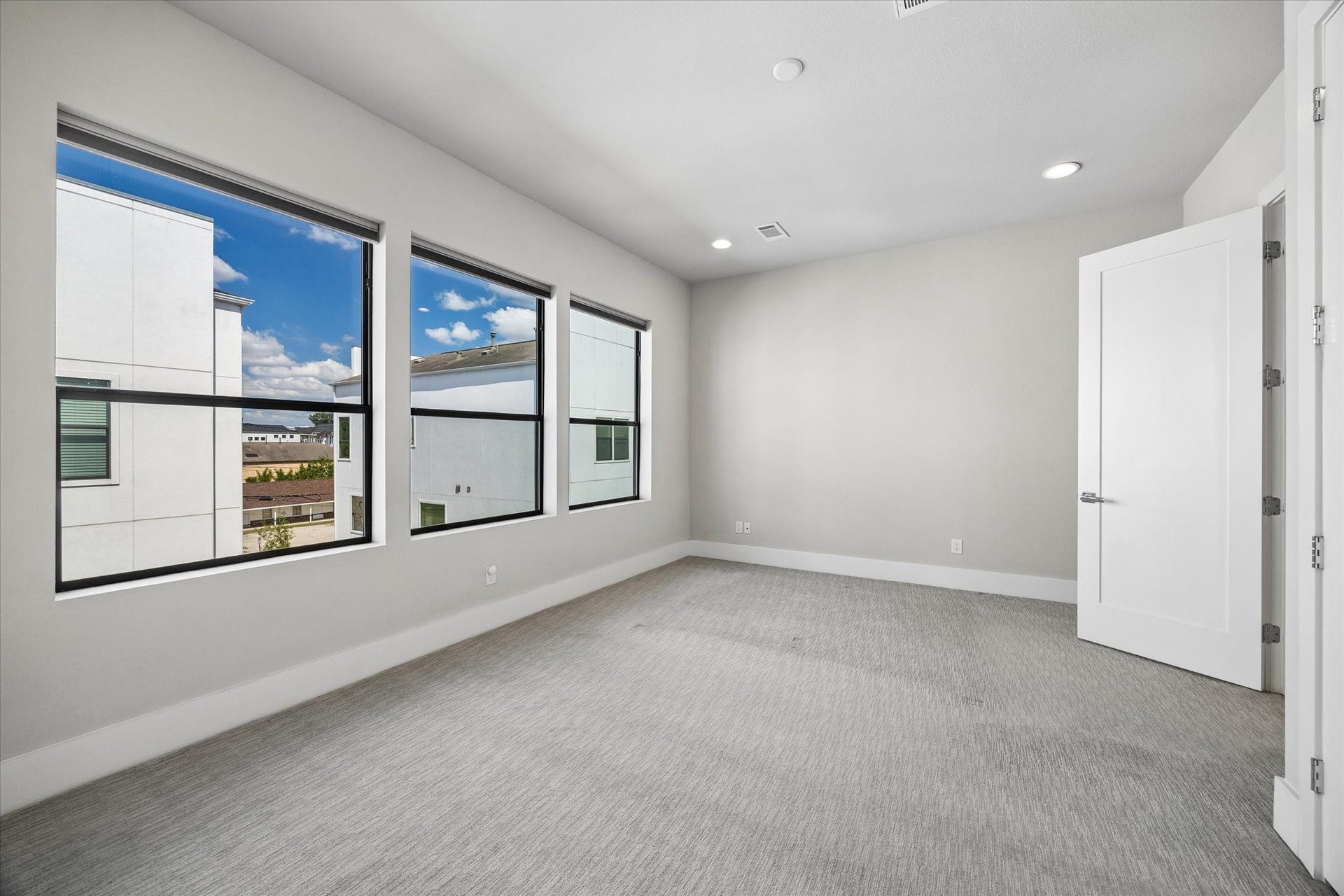 5707 Larkin Street, #B, Houston, TX 77007 The primary bedroom is on the third floor and has automatic shades and plenty of room for a King sized bed and accompanying furniture at nearly 18 x 14 ft. See the floor plan for most exact dimensions!