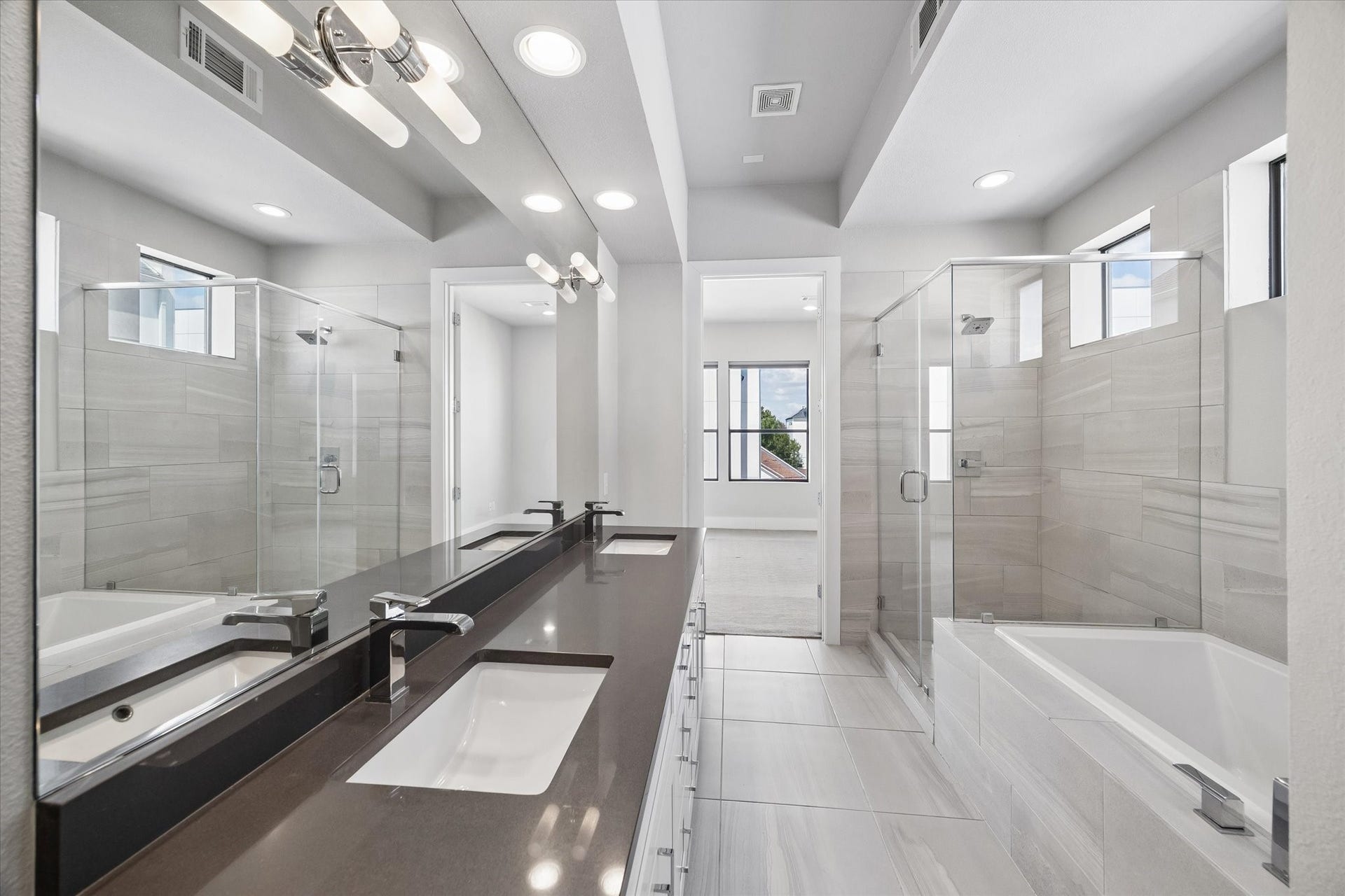5707 Larkin Street, #B, Houston, TX 77007 This home is turn key and ready for your personal touches.