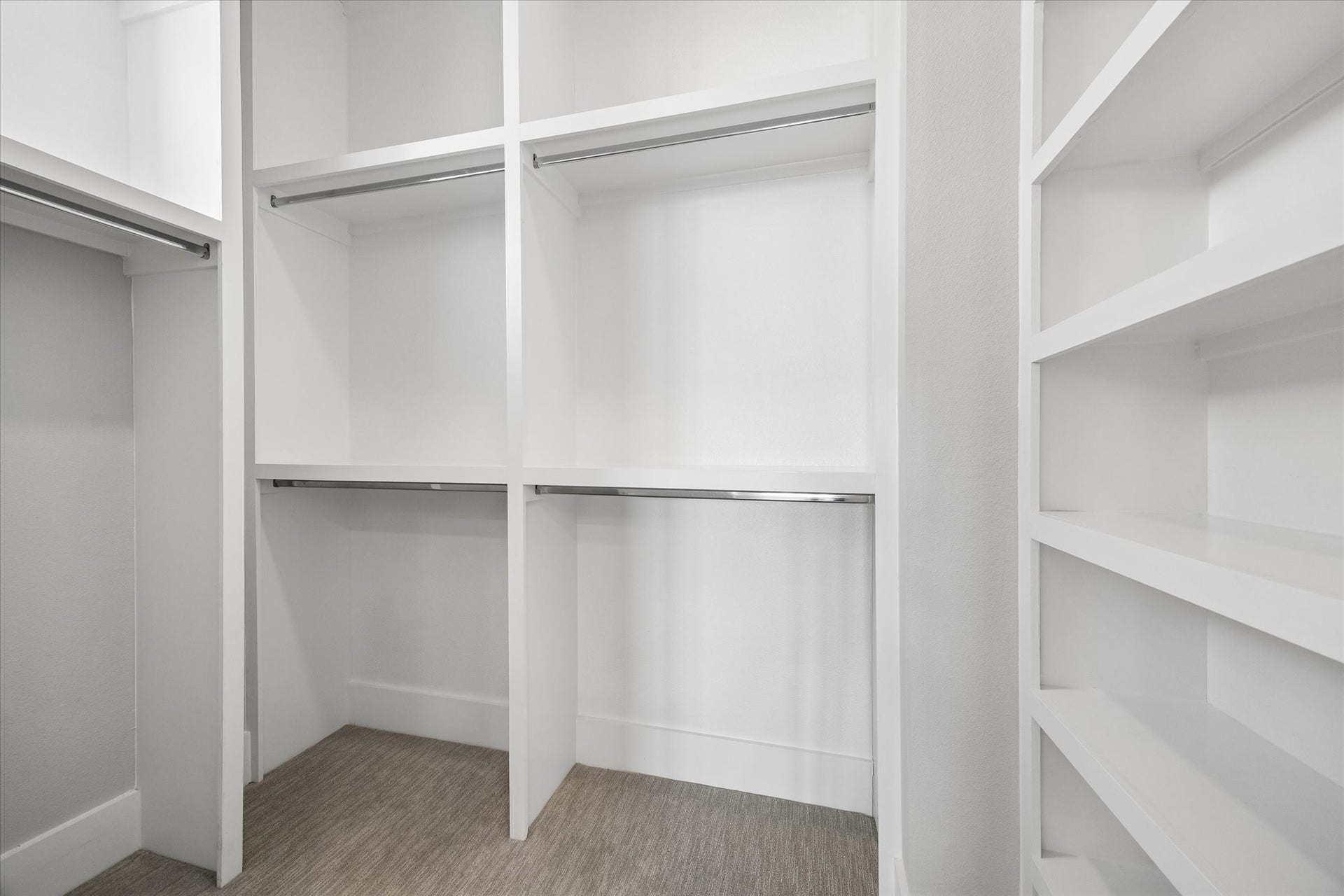 5707 Larkin Street, #B, Houston, TX 77007 Primary closet with lots of clothes hanging options as well as ample shelving built in.