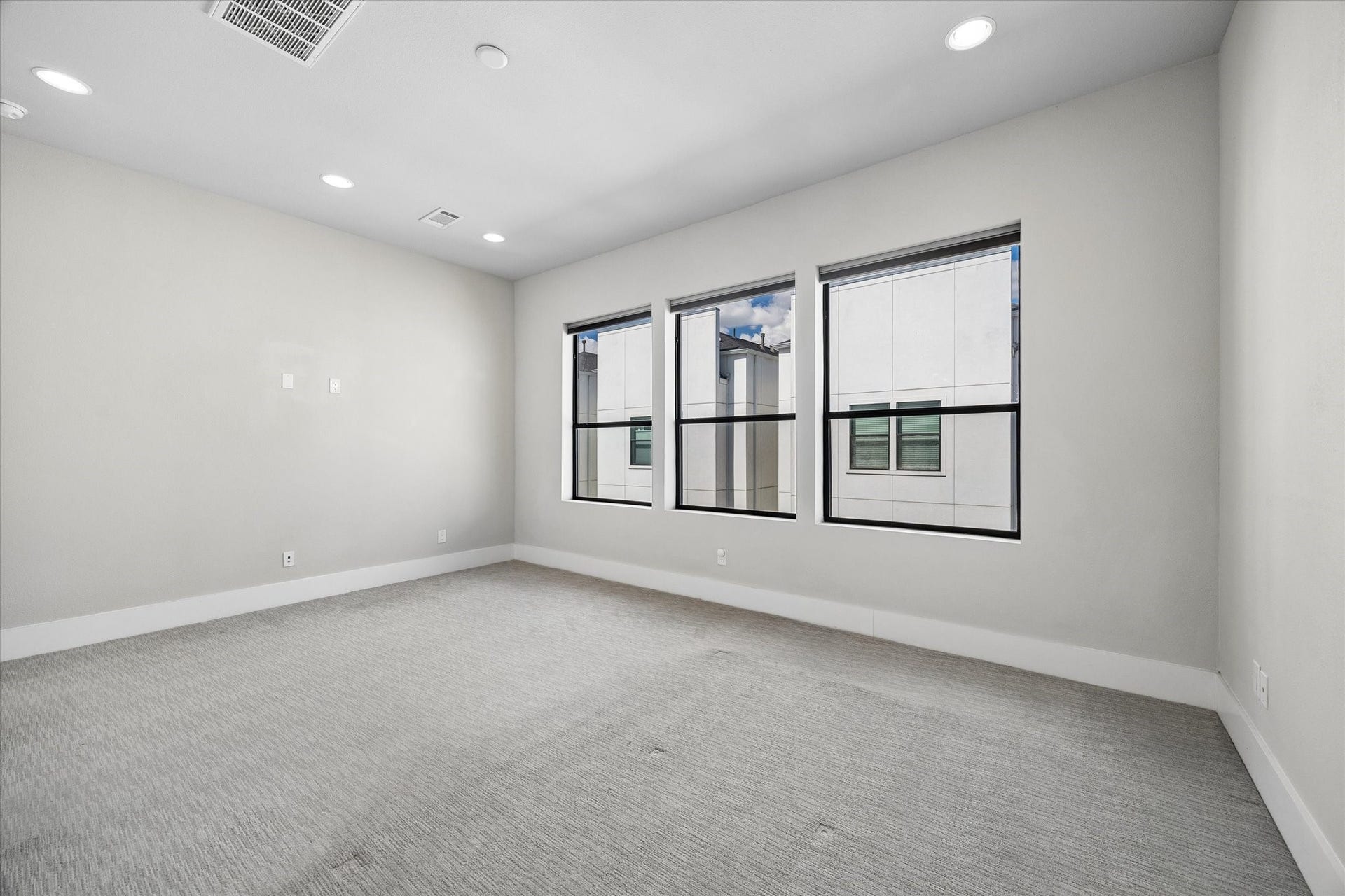 5707 Larkin Street, #B, Houston, TX 77007 Another view of the primary bedroom.