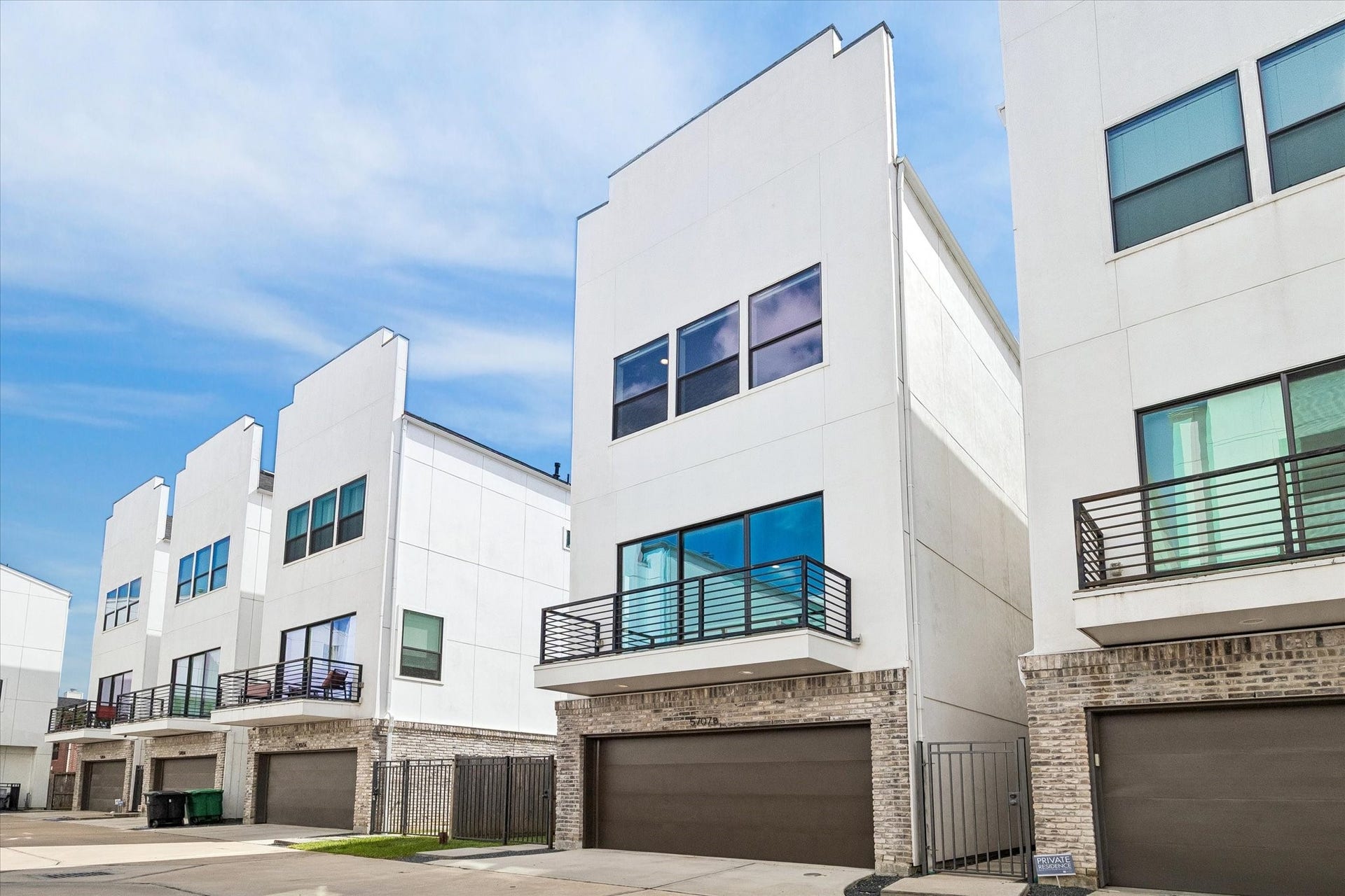 5707 Larkin Street, #B, Houston, TX 77007 What are you waiting for? Schedule your tour today!