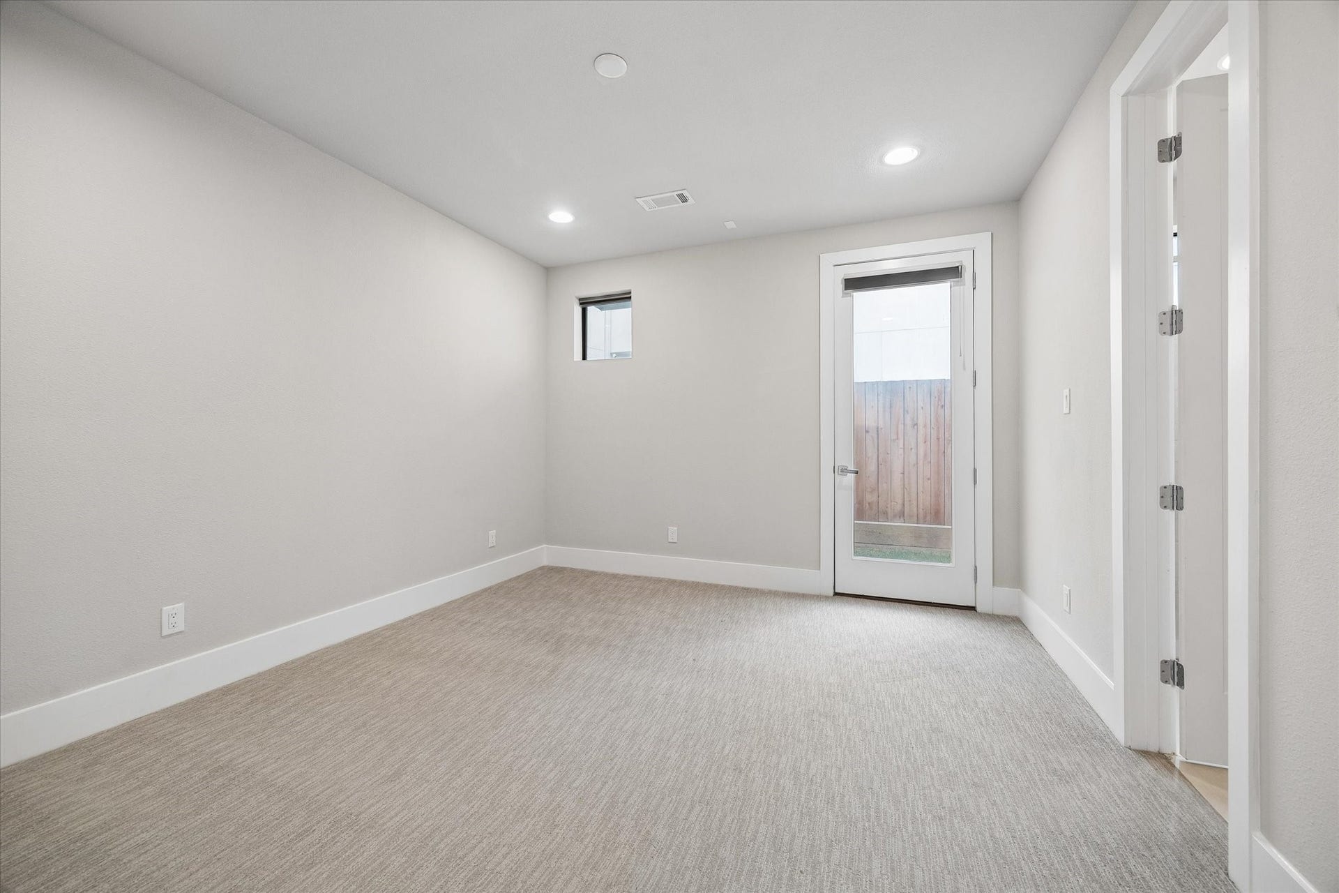 5707 Larkin Street, #B, Houston, TX 77007 First floor bedroom or office with a private entry.