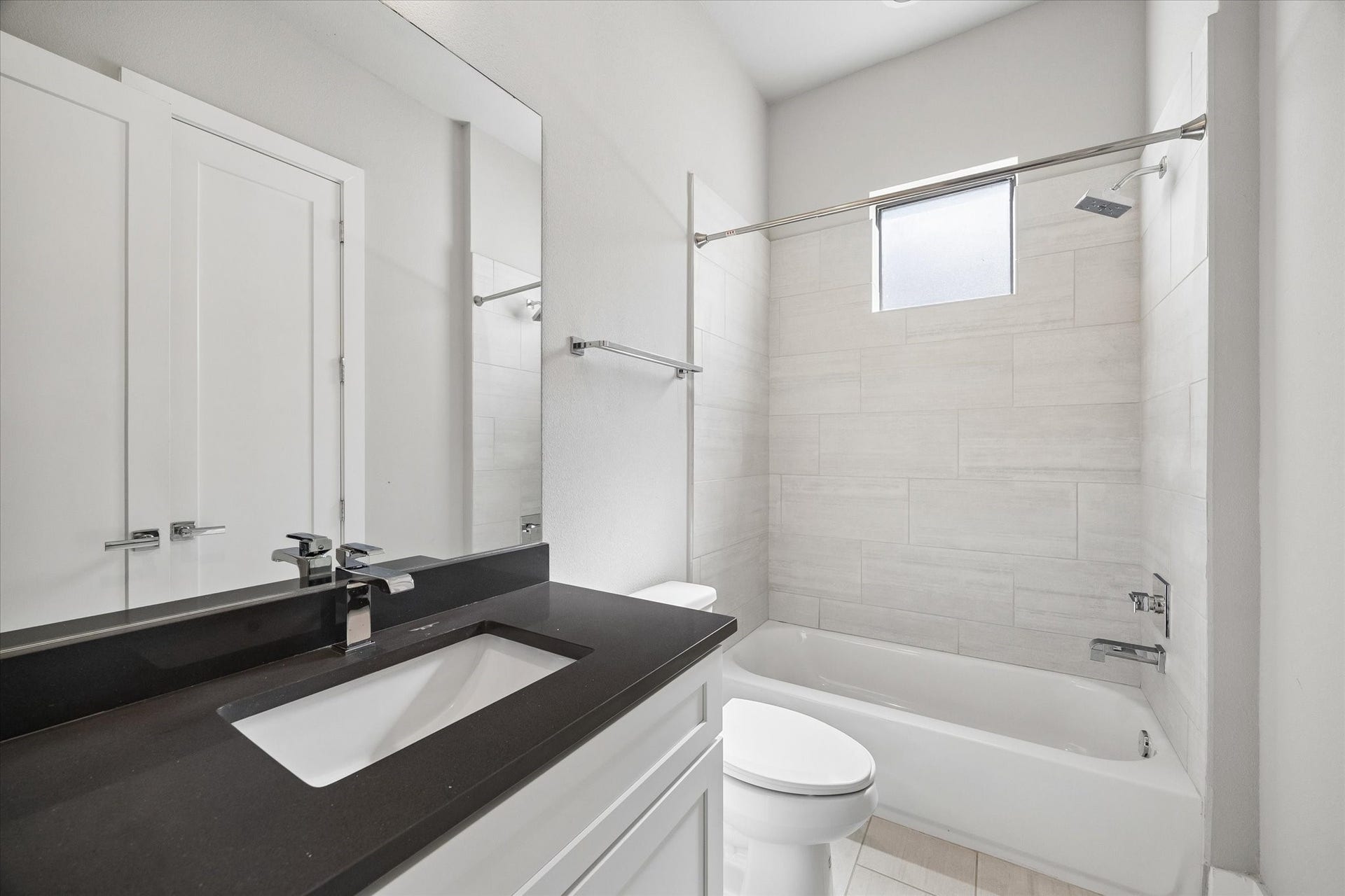 5707 Larkin Street, #B, Houston, TX 77007 Third floor en suite full bathroom and walk in closet.