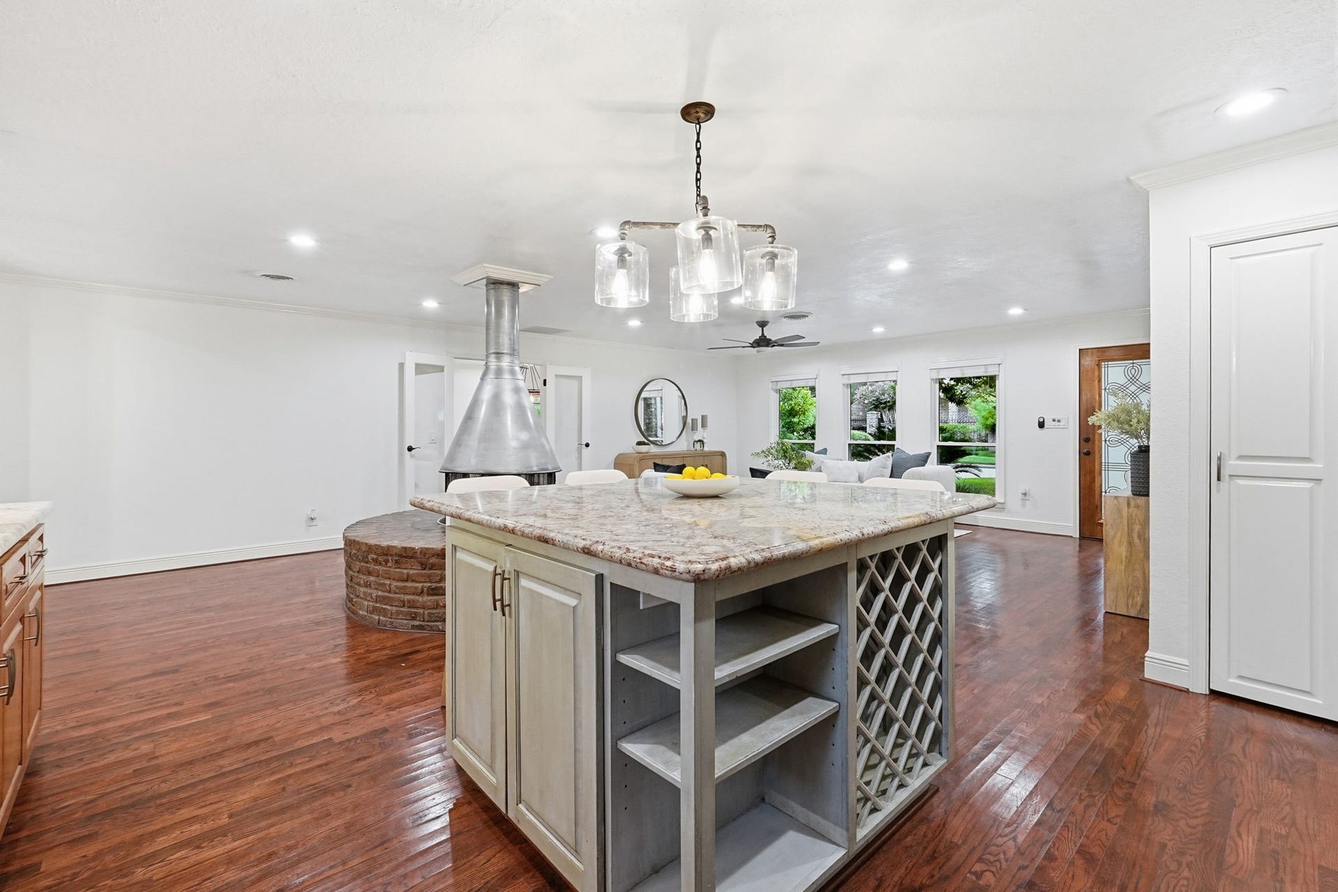 1320 Woodvine Drive, Houston, TX 77055 1320 Woodvine Drive, Houston, TX 77055