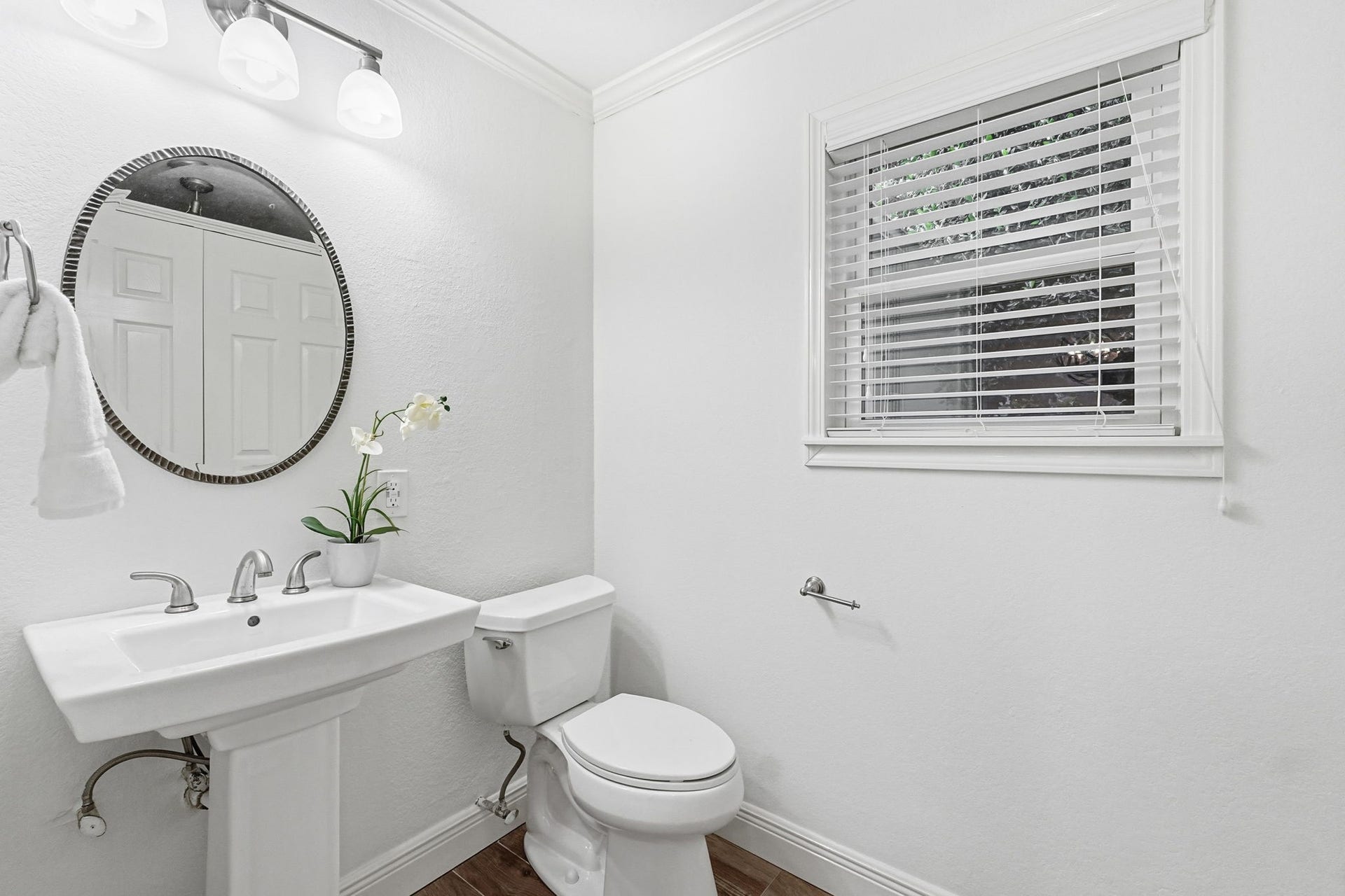 1320 Woodvine Drive, Houston, TX 77055 1320 Woodvine Drive, Houston, TX 77055