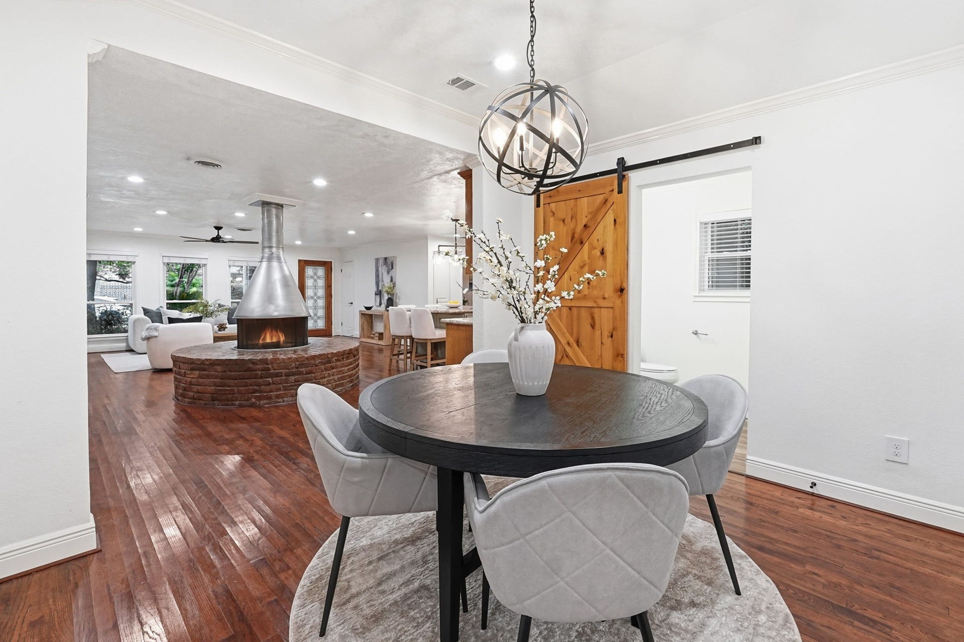 1320 Woodvine Drive, Houston, TX 77055 1320 Woodvine Drive, Houston, TX 77055