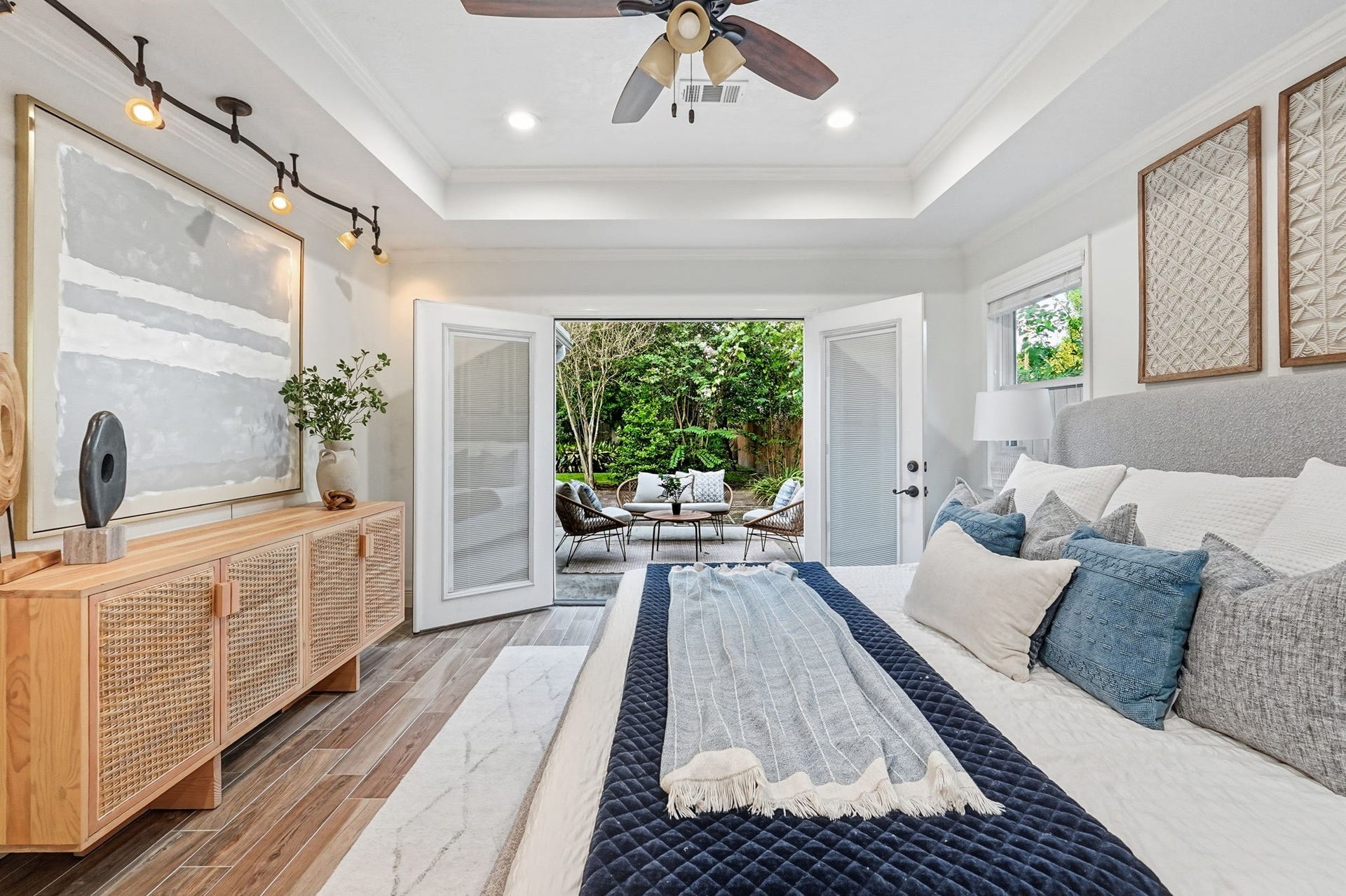 1320 Woodvine Drive, Houston, TX 77055 1320 Woodvine Drive, Houston, TX 77055