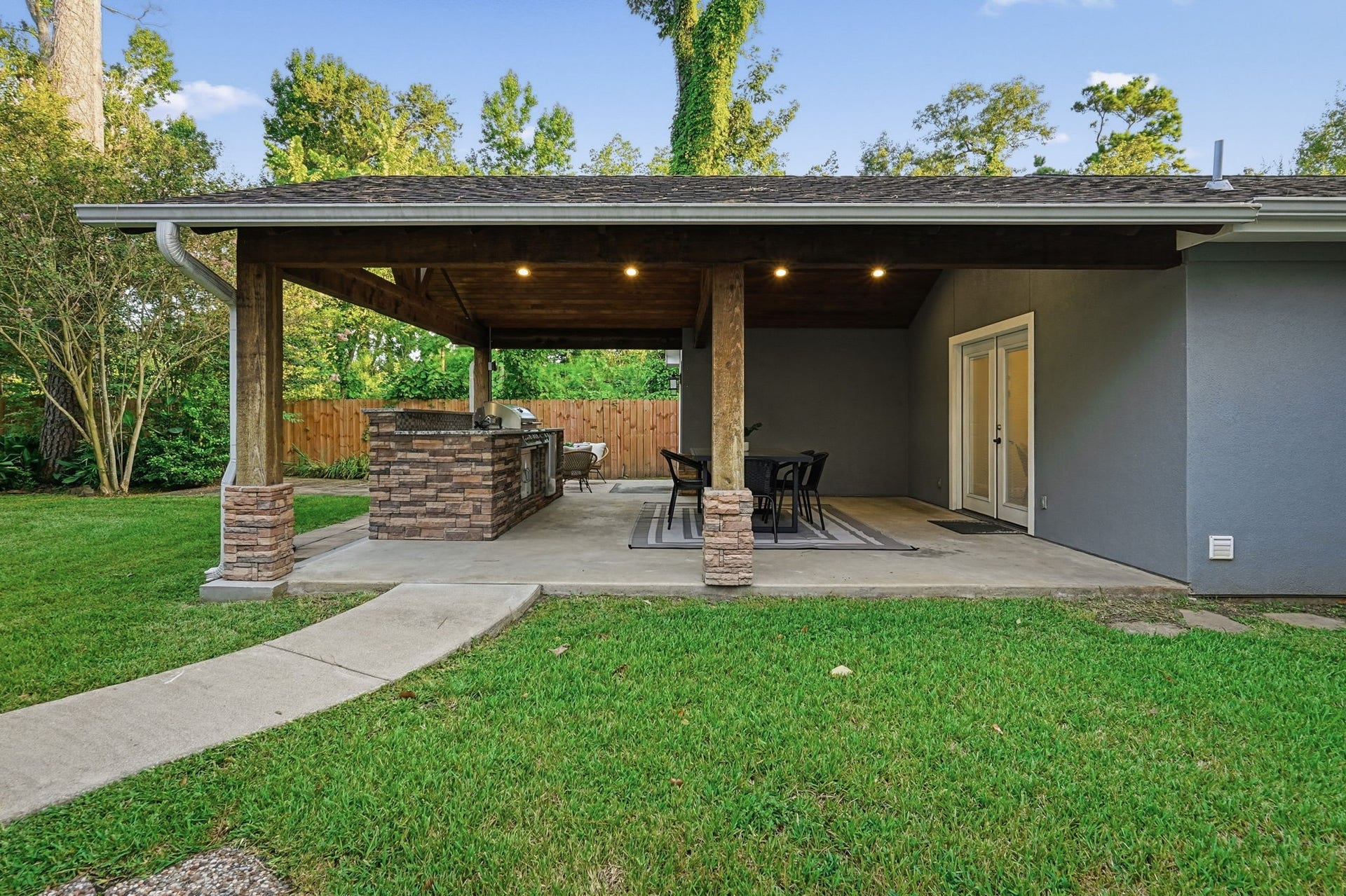 1320 Woodvine Drive, Houston, TX 77055 1320 Woodvine Drive, Houston, TX 77055