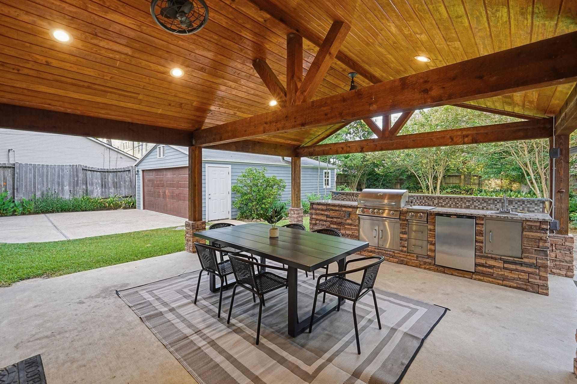 1320 Woodvine Drive, Houston, TX 77055 1320 Woodvine Drive, Houston, TX 77055