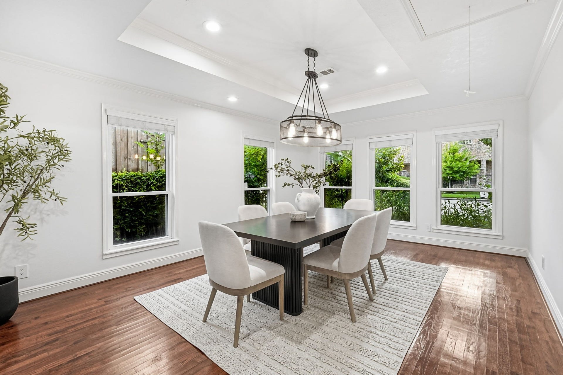 1320 Woodvine Drive, Houston, TX 77055 1320 Woodvine Drive, Houston, TX 77055