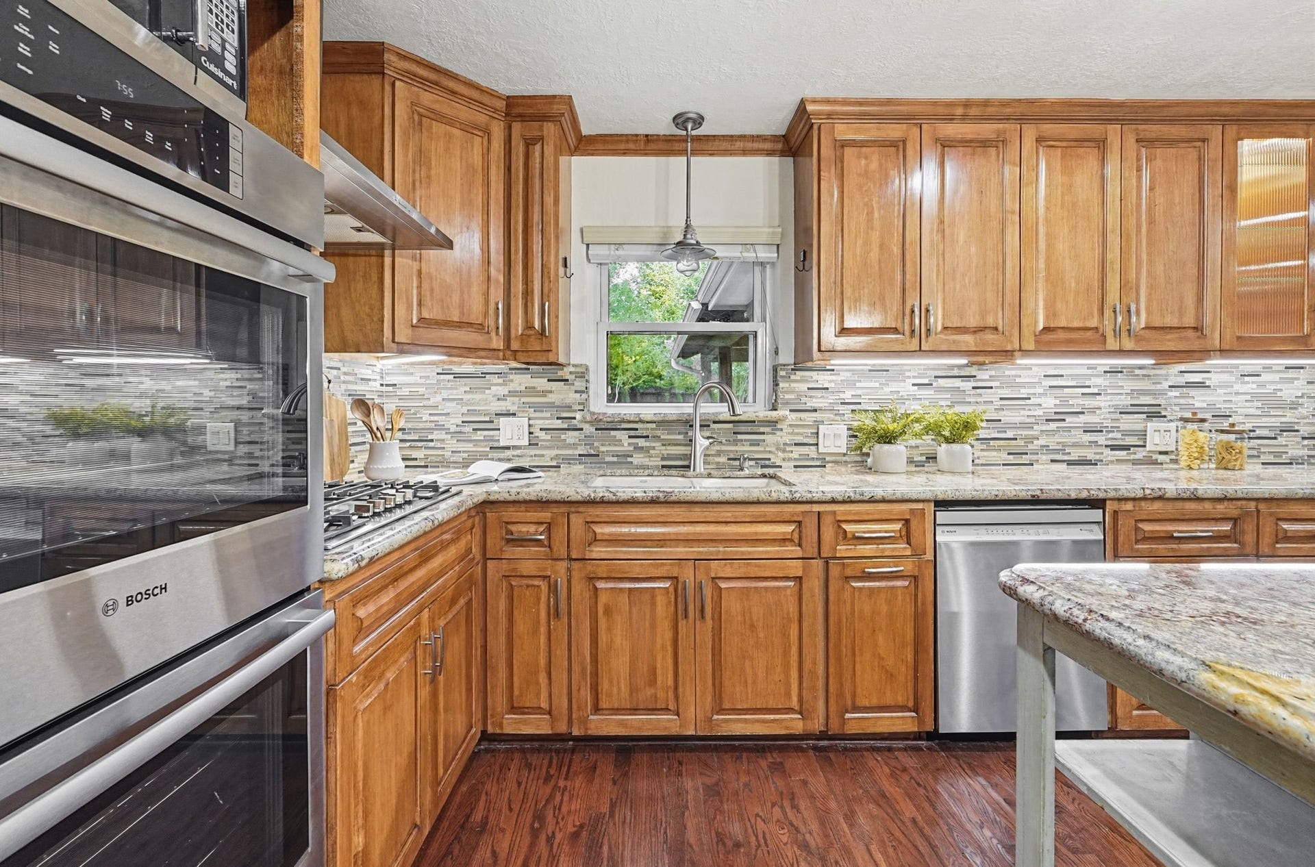 1320 Woodvine Drive, Houston, TX 77055 1320 Woodvine Drive, Houston, TX 77055
