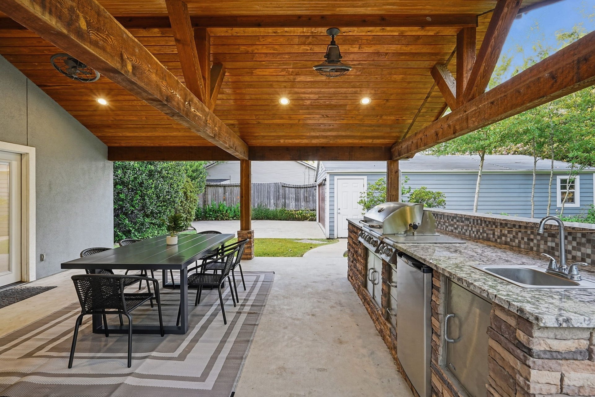 1320 Woodvine Drive, Houston, TX 77055 1320 Woodvine Drive, Houston, TX 77055
