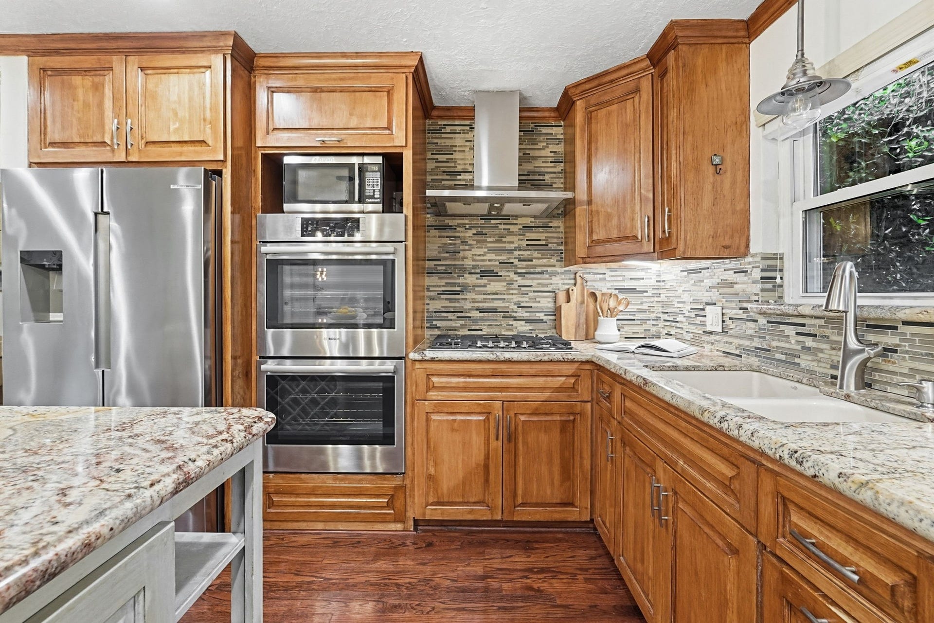 1320 Woodvine Drive, Houston, TX 77055 1320 Woodvine Drive, Houston, TX 77055