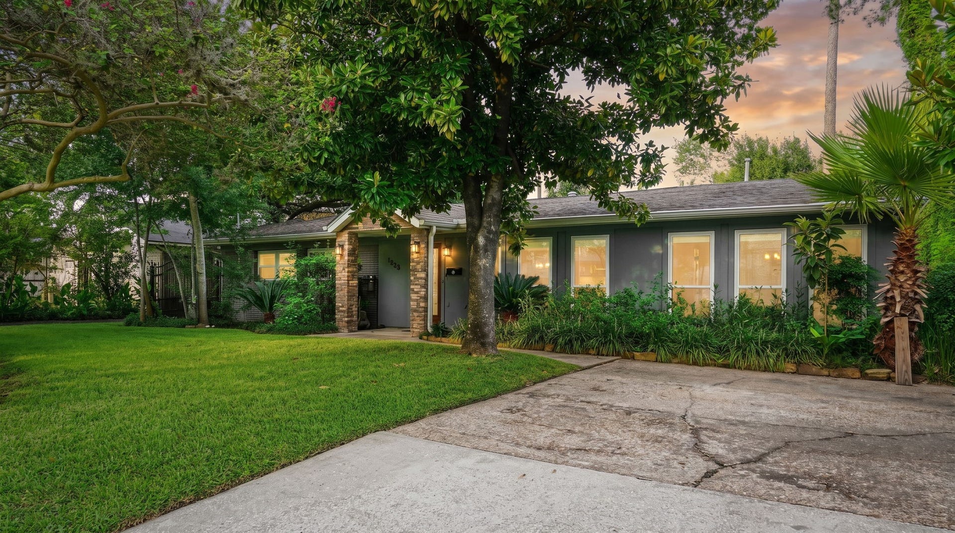 1320 Woodvine Drive, Houston, TX 77055 1320 Woodvine Drive, Houston, TX 77055