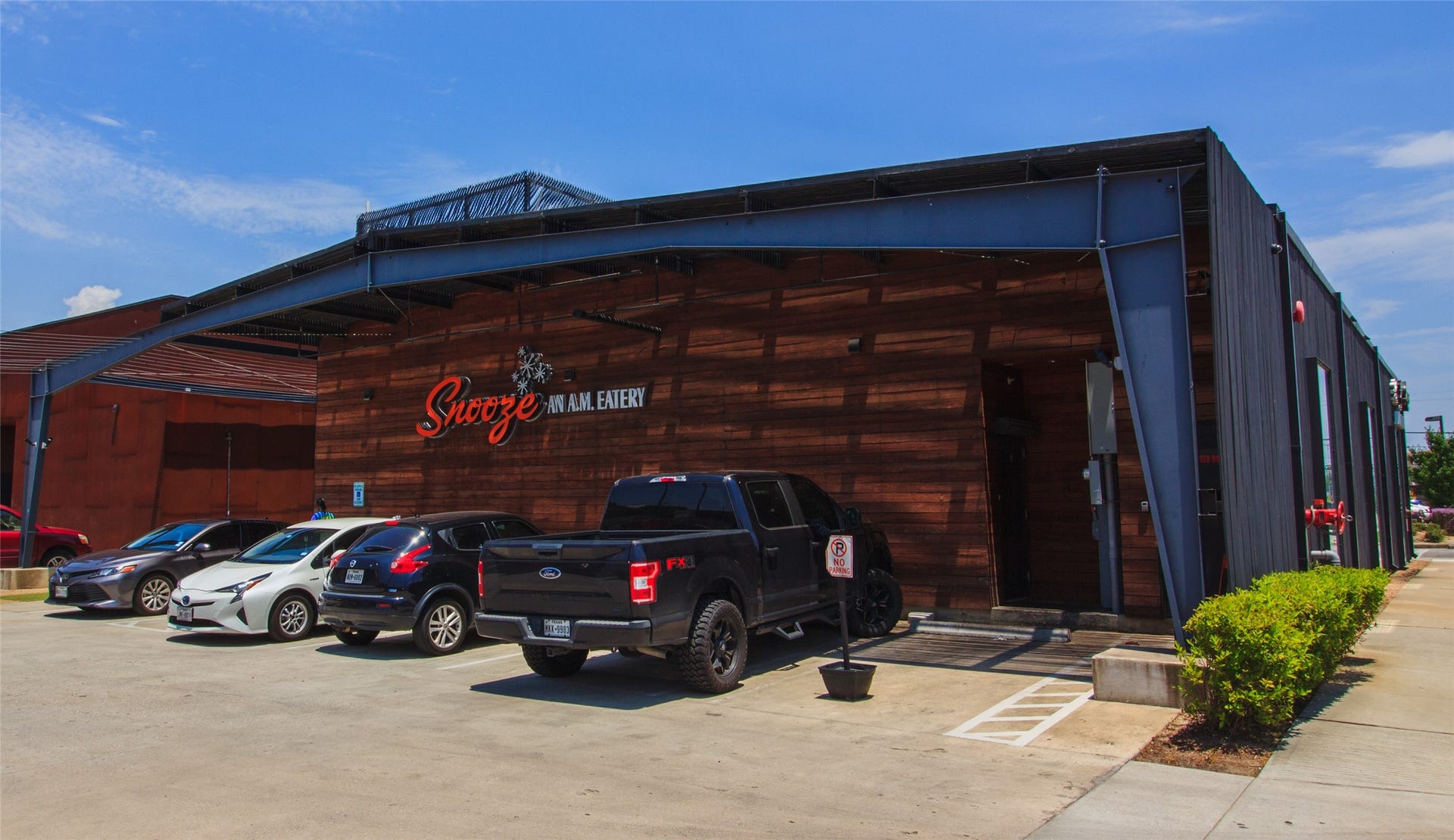 412 Neyland Street, #G, Houston, TX 77022 Close proximities to The Heights' restaurants and bars!