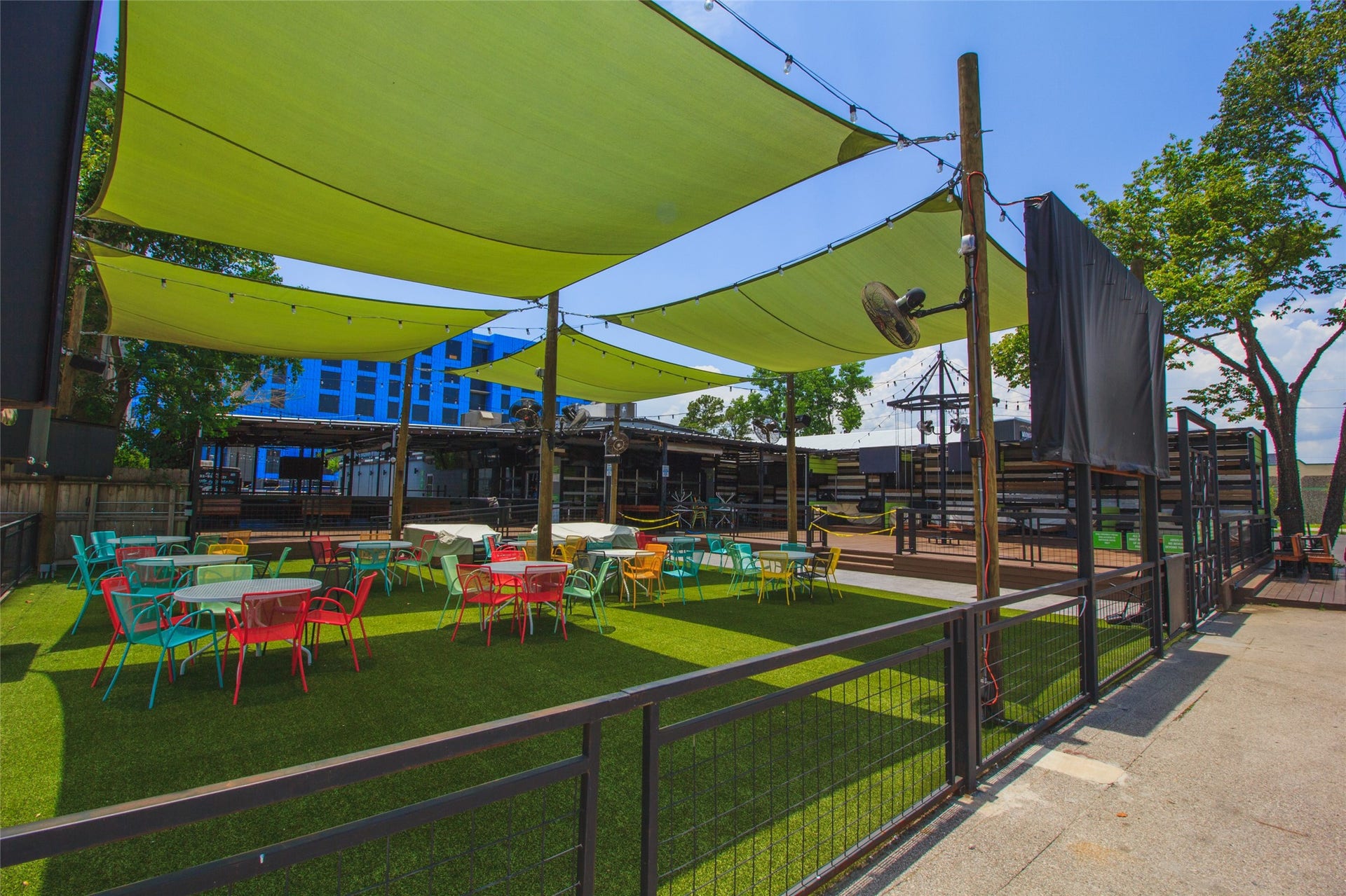 412 Neyland Street, #G, Houston, TX 77022 Close proximities to The Heights' restaurants and bars!