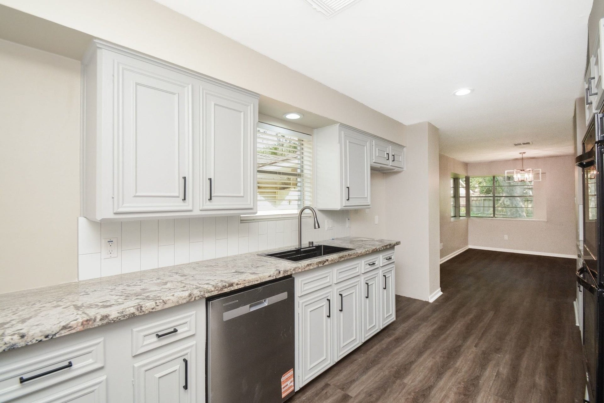3018 Apple Valley Lane, Missouri City, TX 77459 Way up right center is a spacious, naturally lit breakfast/casual dining nook.
