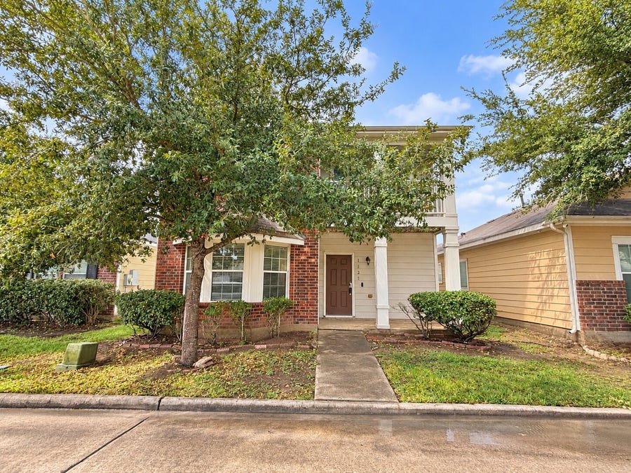Property photo for 1625 Claremont Garden Circle, Houston, TX