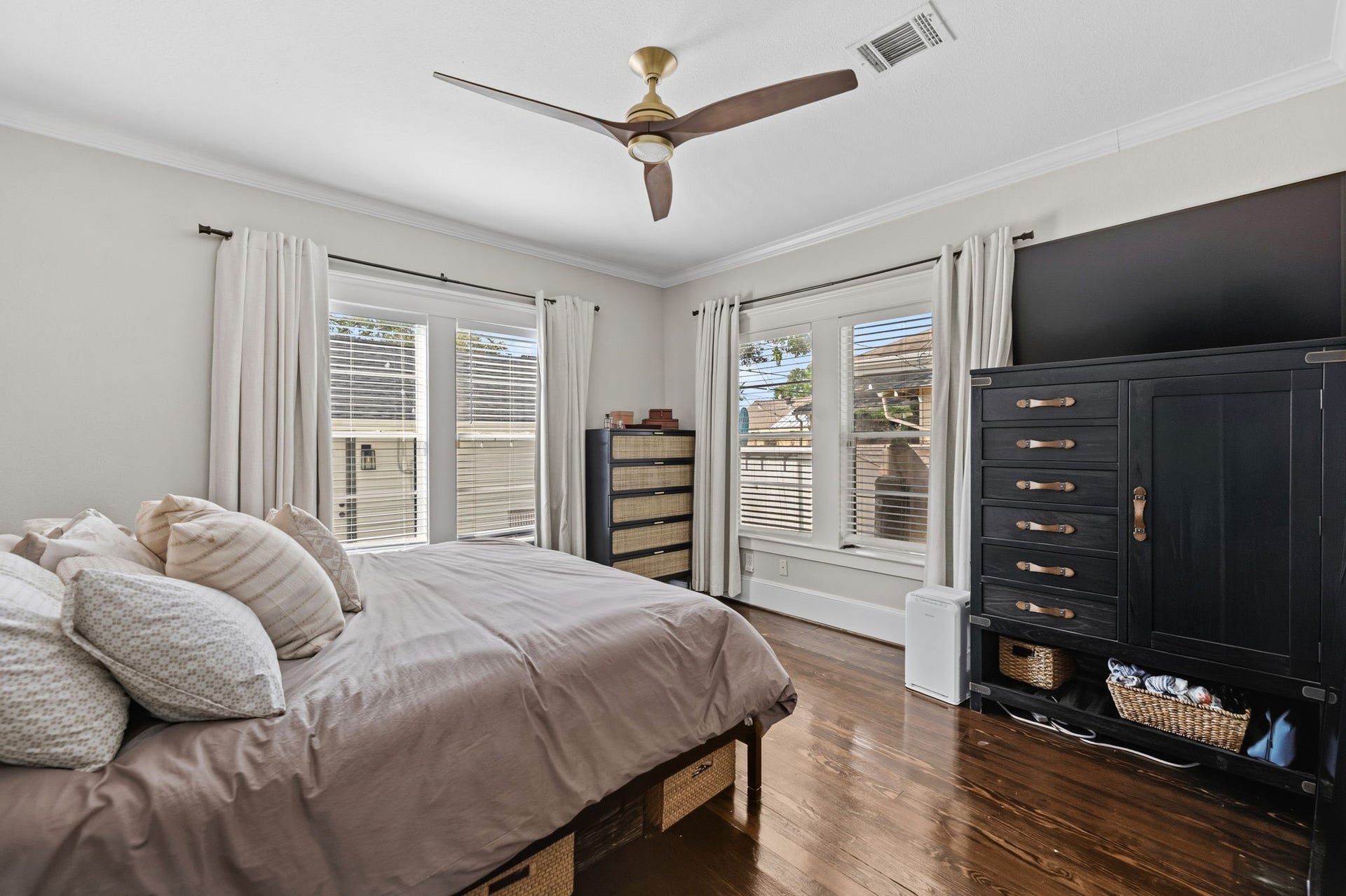 1006 W Temple Street, Houston, TX 77009 1006 W Temple Street, Houston, TX 77009