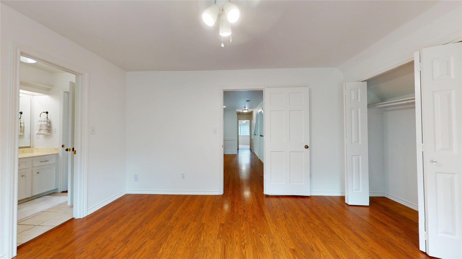 1407 Sherfield Ridge Drive, Katy, TX 77450 1407 Sherfield Ridge Dr, Bedroom #2 located on 2nd floor with double door closet and bay large window for natural lighting. Warm wooden laminate flooring.