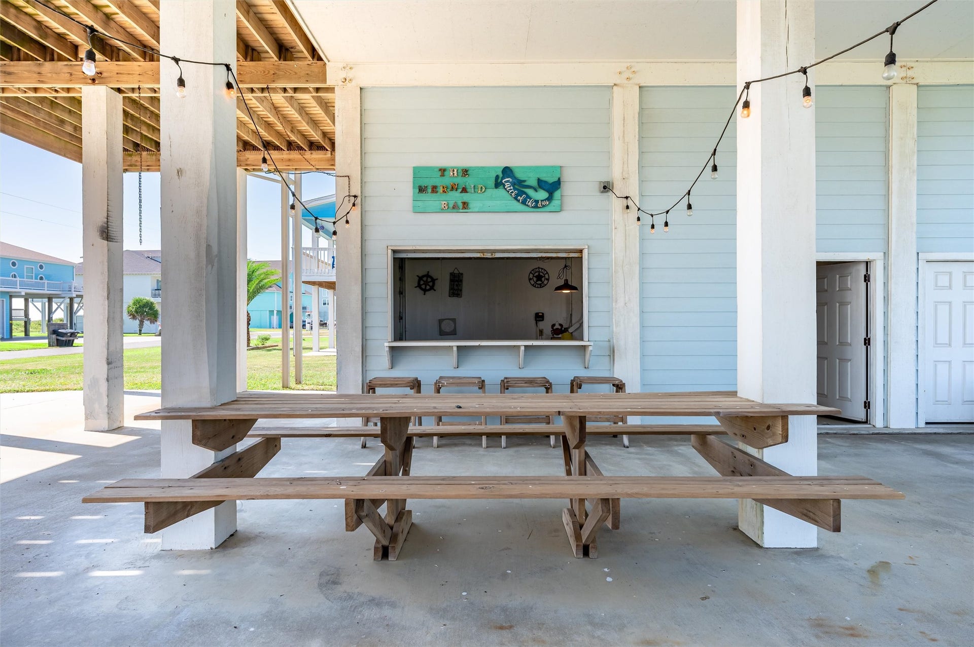 4017 Biscayne Beach Road, Port Bolivar, TX 77650