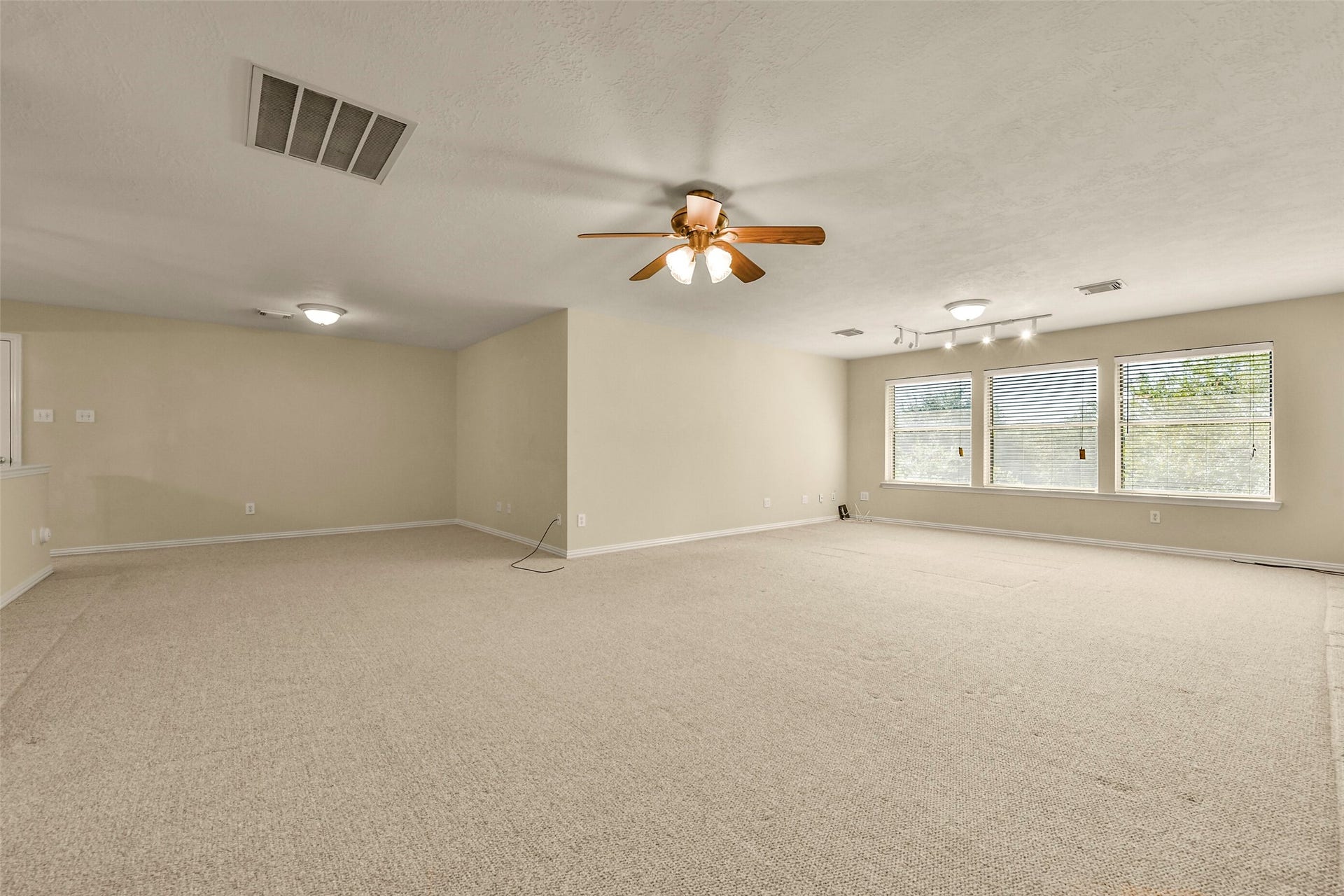 9902 Autumn Lake Trail, Pearland, TX 77584 Another view of very large gameroom. Perfect for man cave, home schooling, media room, etc.