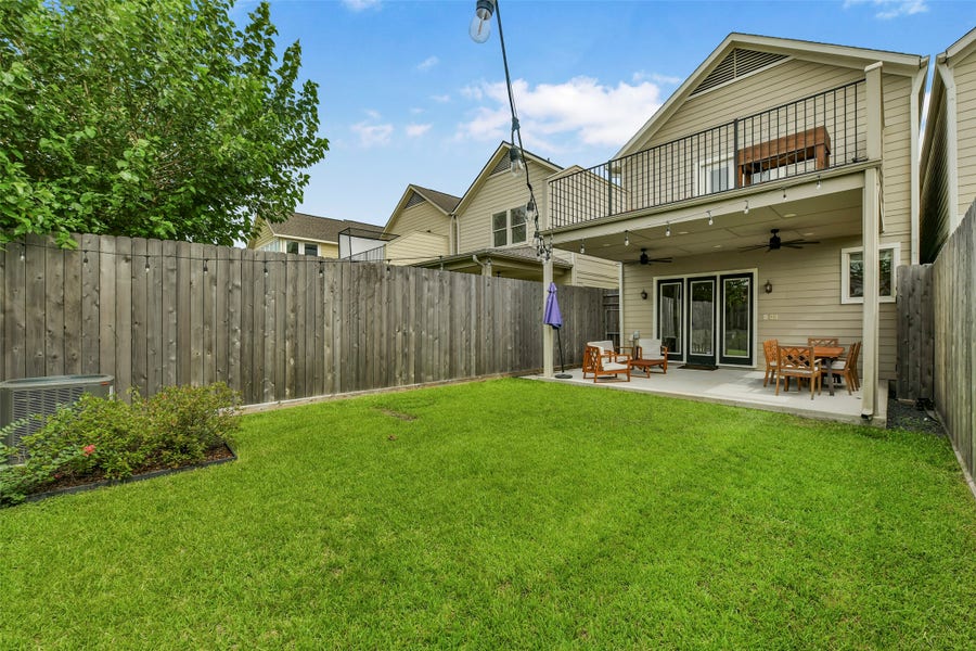 Property photo for 652 E 6th 1/2 Street, Houston, TX