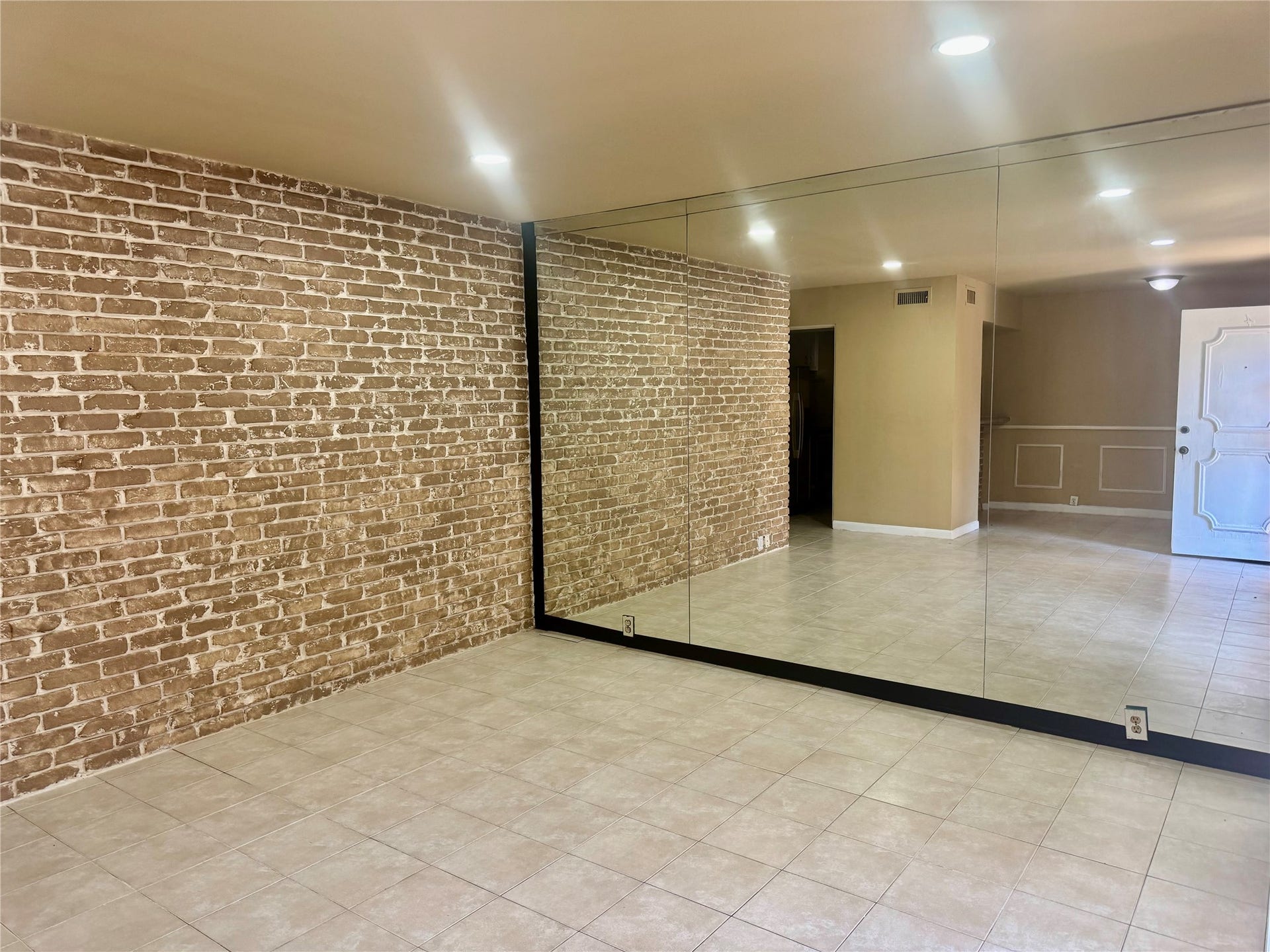 5353 Richmond Avenue, #4, Houston, TX 77056 5353 Richmond Avenue, #4, Houston, TX 77056