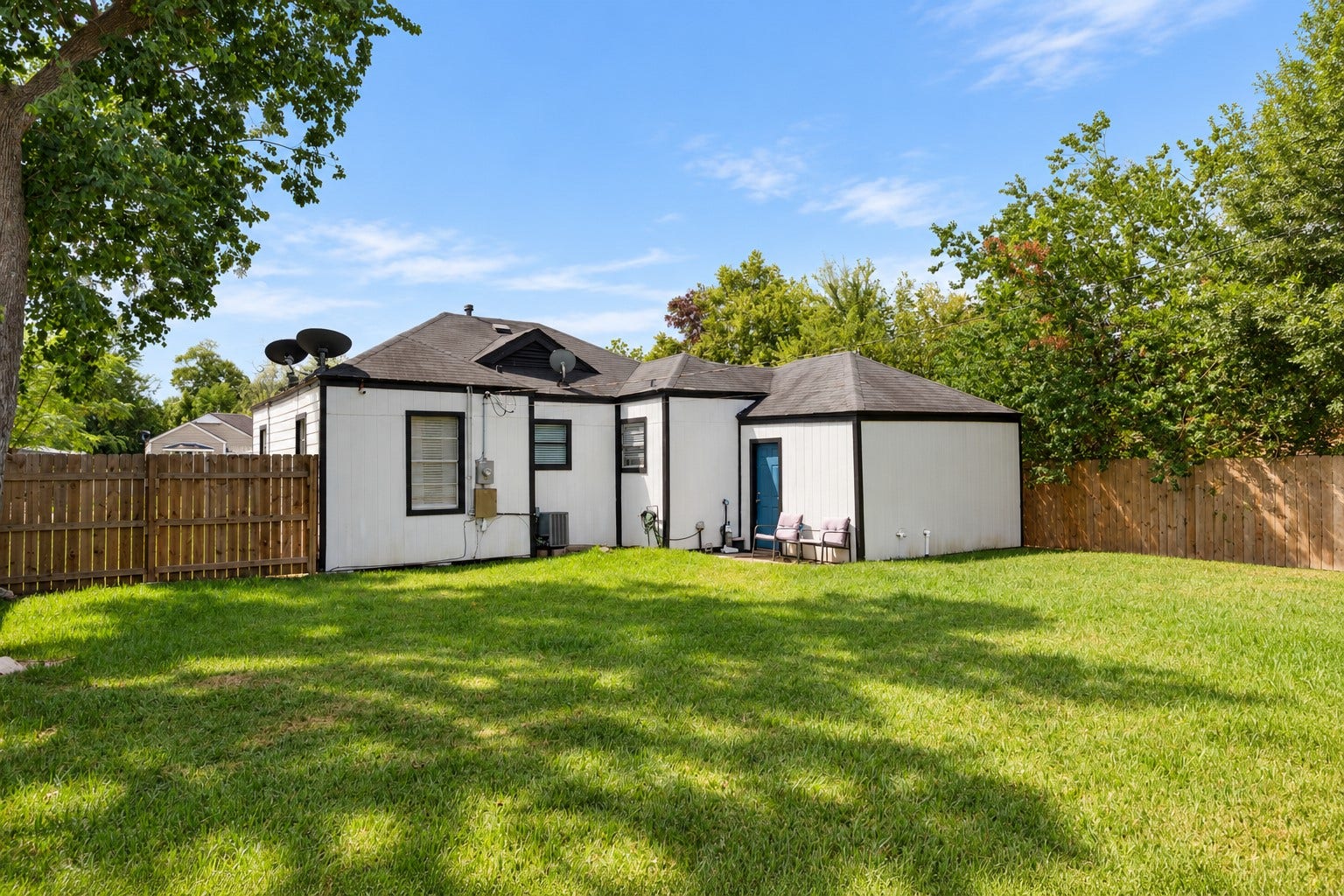 903 Willow Street, Pasadena, TX 77506 AMPLE space in the backyard.