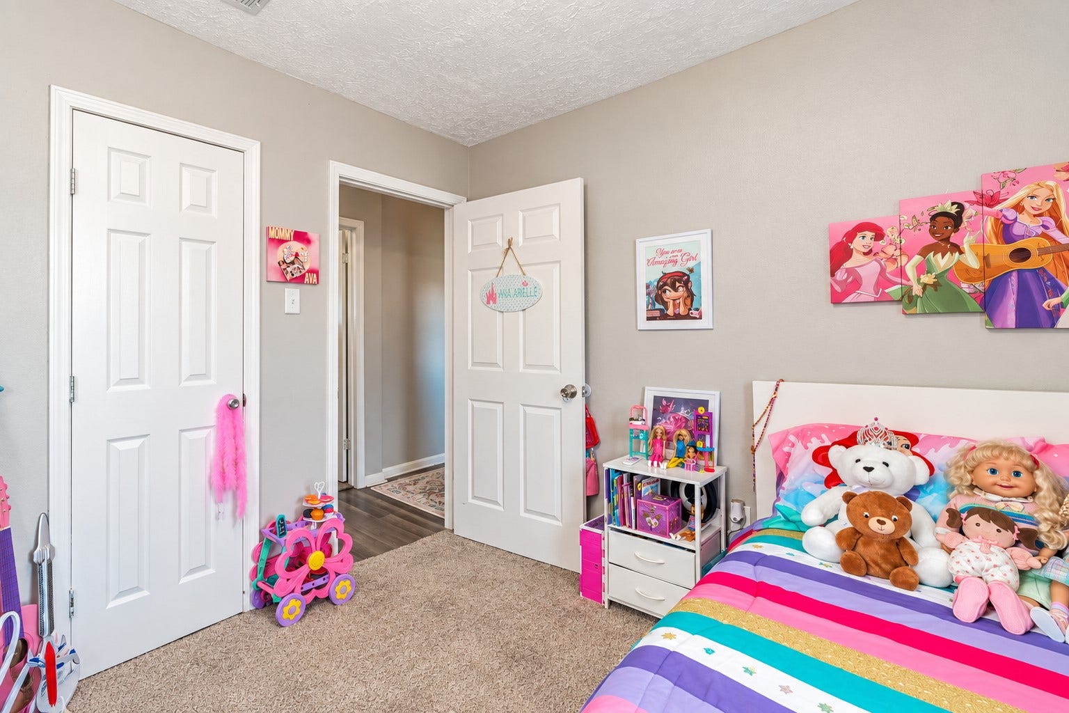 903 Willow Street, Pasadena, TX 77506 Plenty of space in here!