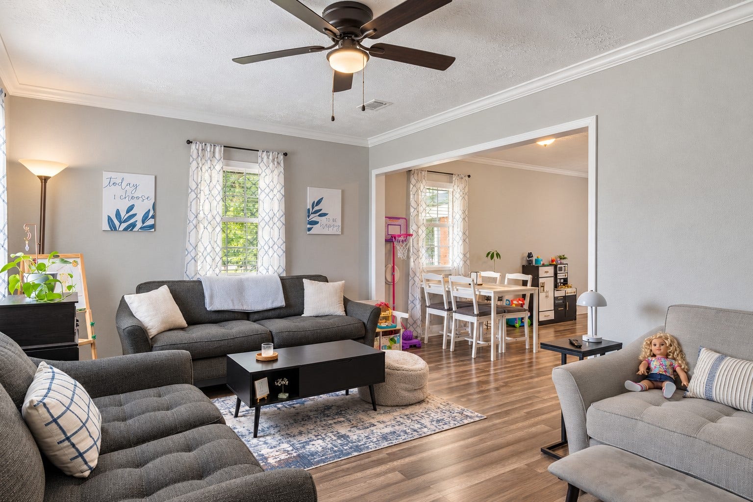 903 Willow Street, Pasadena, TX 77506 Living room flows right into the kitchen