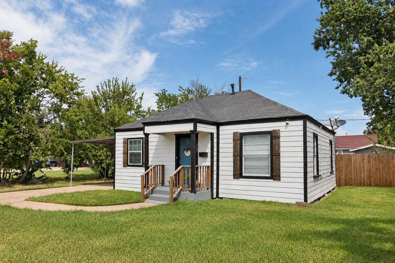 903 Willow Street, Pasadena, TX 77506 Wonderfully maintained exterior