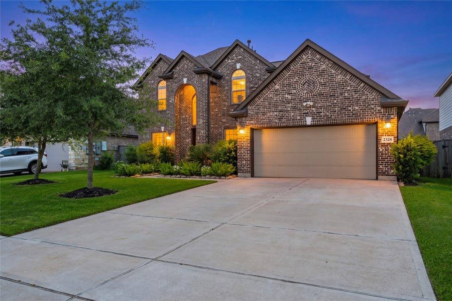Property photo for 2328 Majestic Fairway Lane, League City, TX