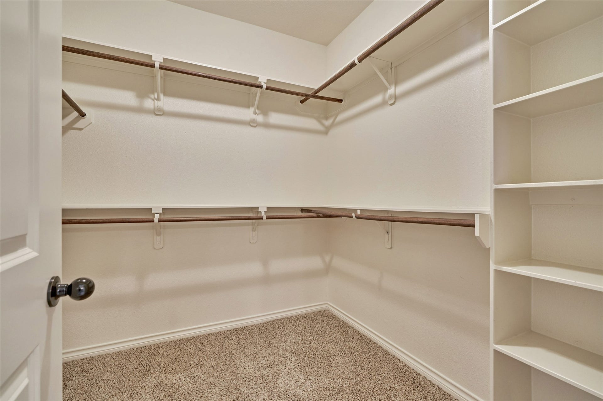 119 Bessie Price Owens Drive, Montgomery, TX 77356 Massive primary closet.