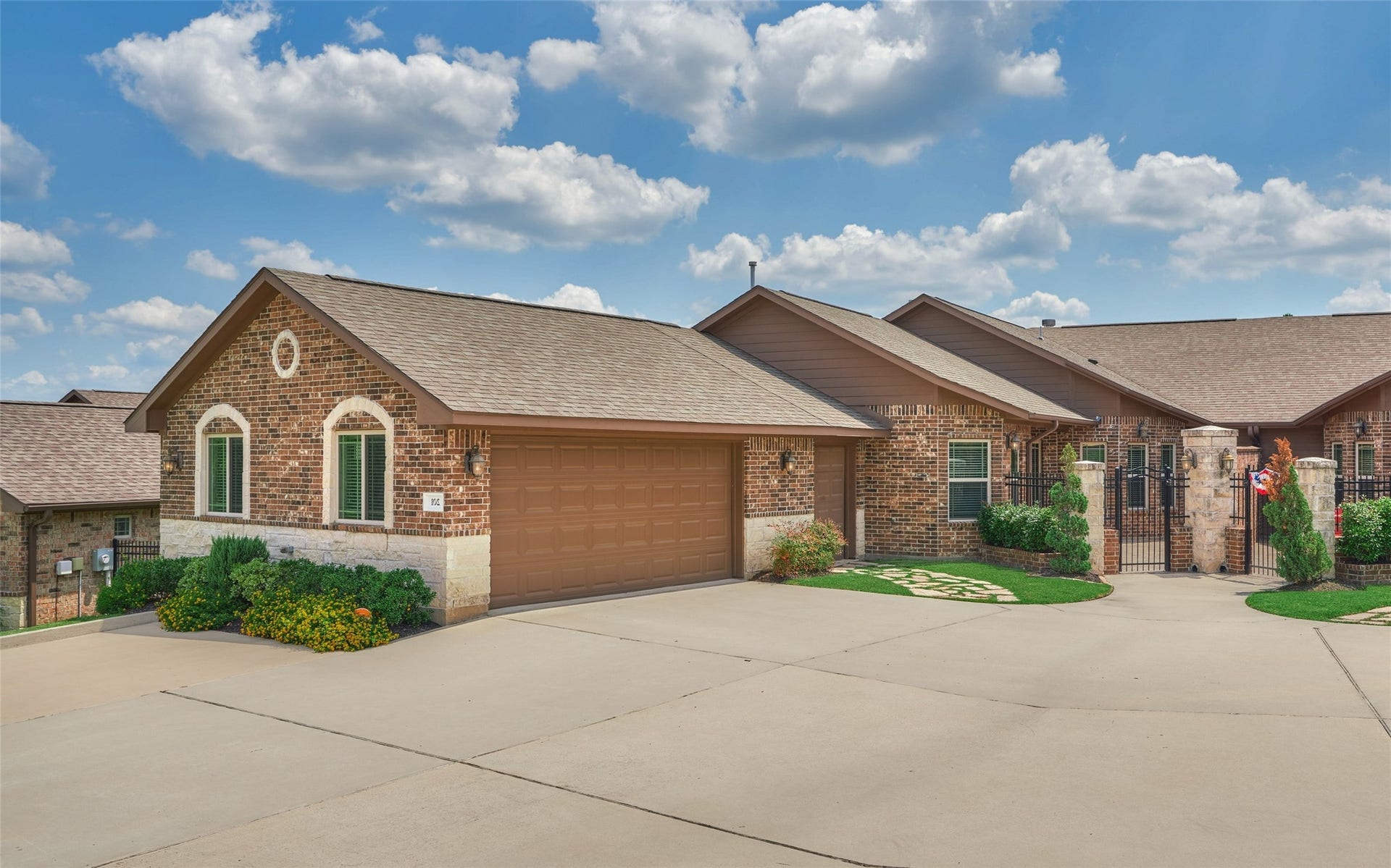119 Bessie Price Owens Drive, Montgomery, TX 77356 Oversized 2-car garage with golf cart garage and additional parking.