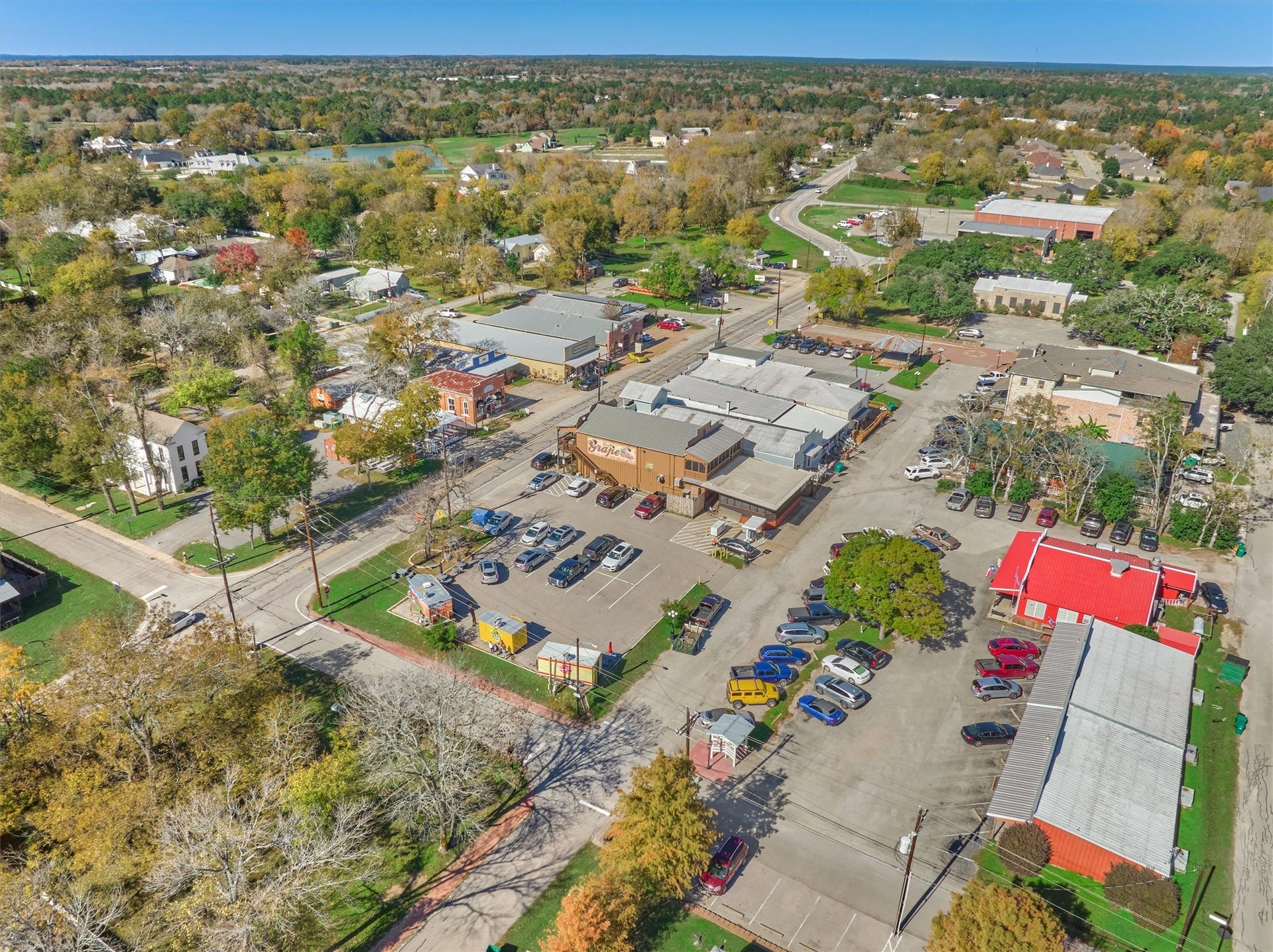 119 Bessie Price Owens Drive, Montgomery, TX 77356 Enjoy all of the charm and history that downtown Montgomery has to offer. So many shops and restaurants are a golf cart ride away!